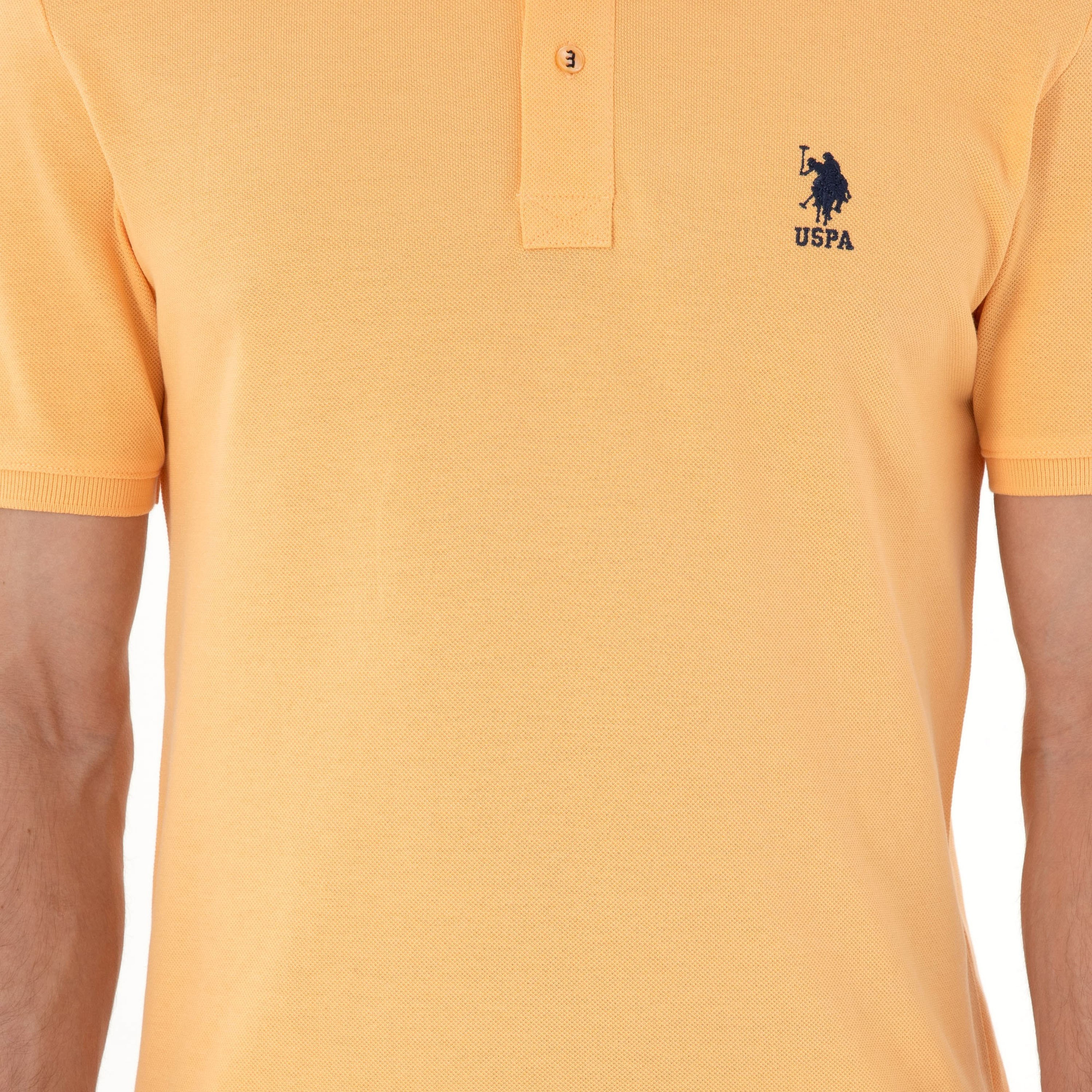 تي شيرت بولو رجالي، بقصة ضيقة وياقة سادة وأكمام قصيرة من يو إس بولو أسسن-men-clothing-tshirtsandpolos-polos-image-54