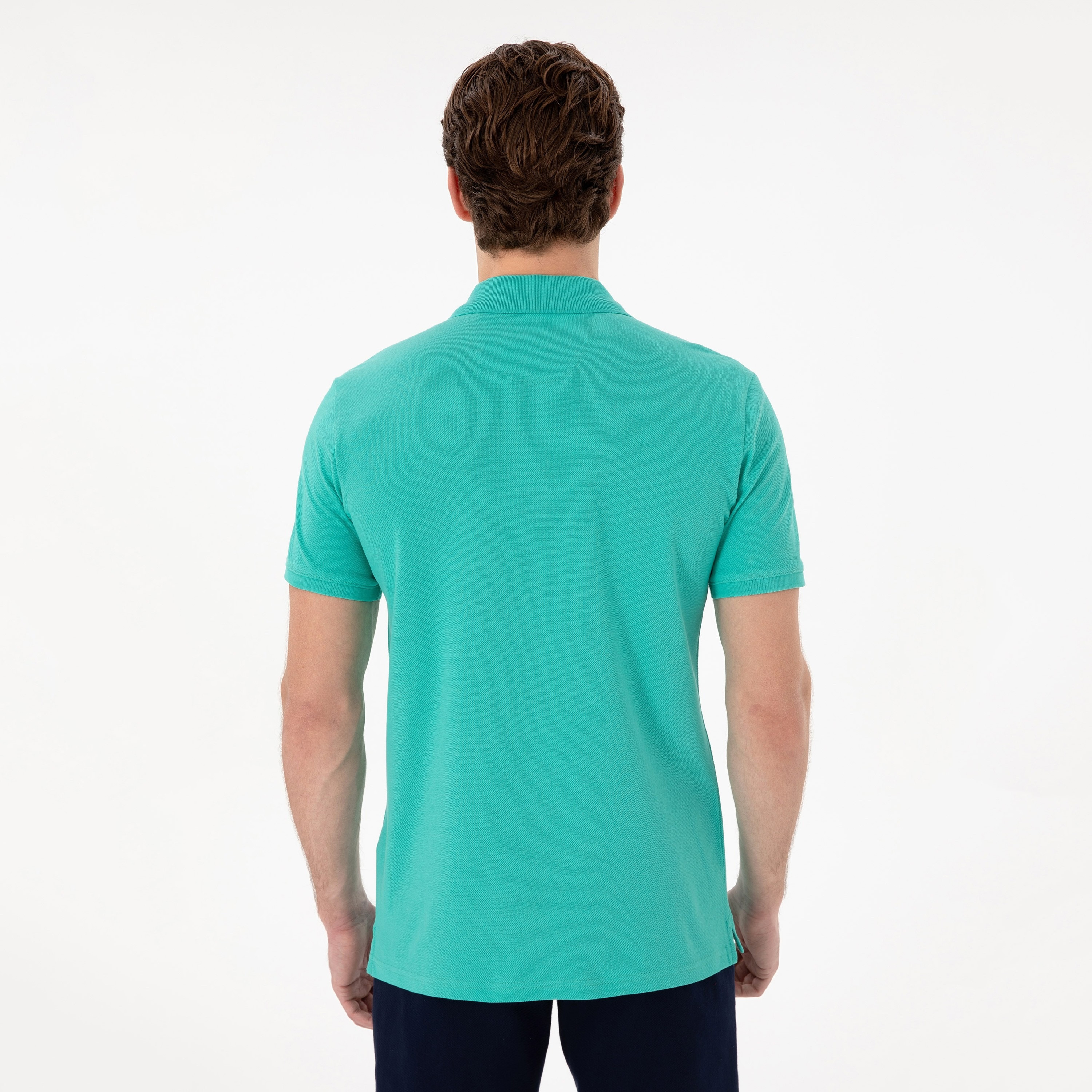 تي شيرت بولو رجالي، بقصة ضيقة وياقة سادة وأكمام قصيرة من يو إس بولو أسسن-men-clothing-tshirtsandpolos-polos-image-46