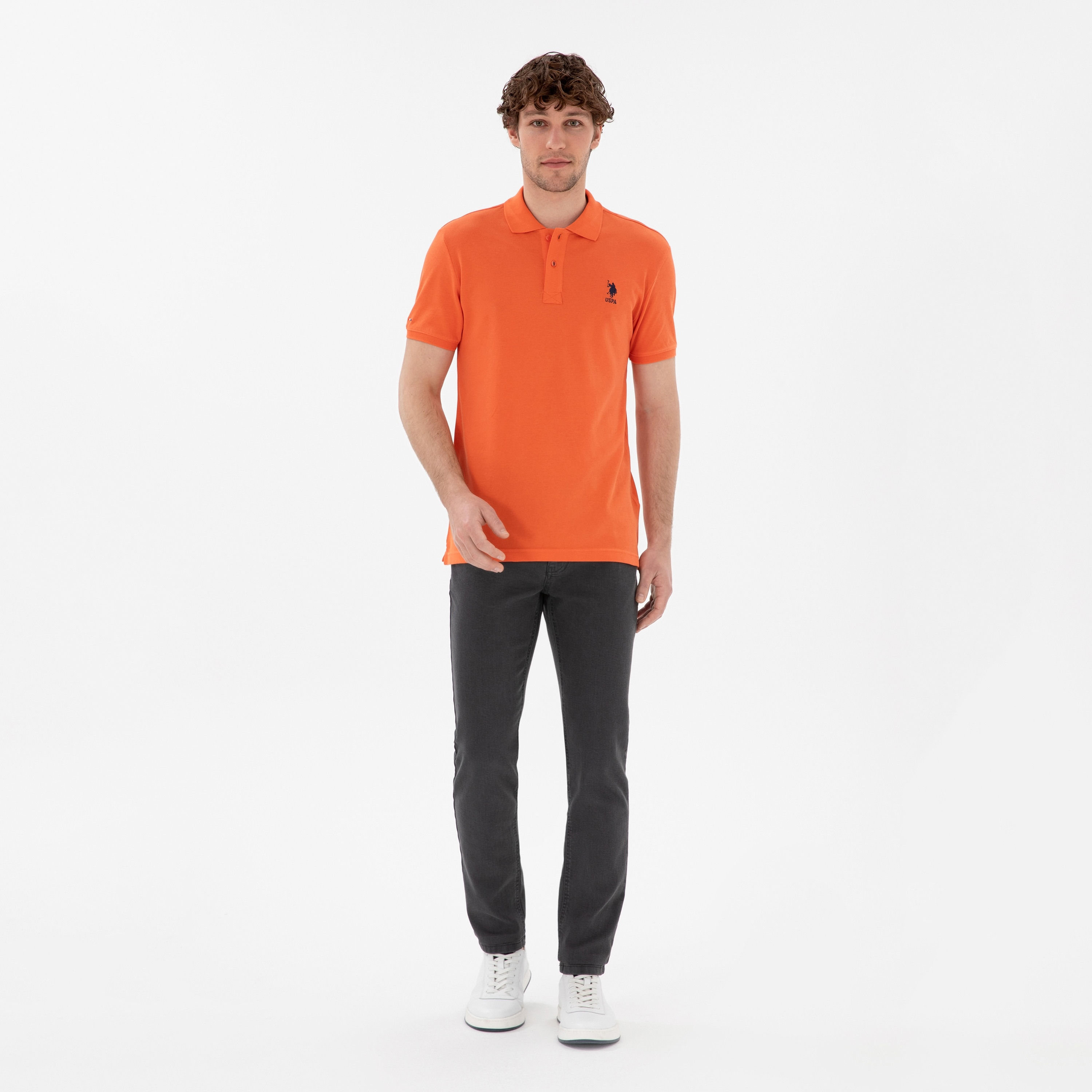 تي شيرت بولو رجالي، بقصة ضيقة وياقة سادة وأكمام قصيرة من يو إس بولو أسسن-men-clothing-tshirtsandpolos-polos-image-26