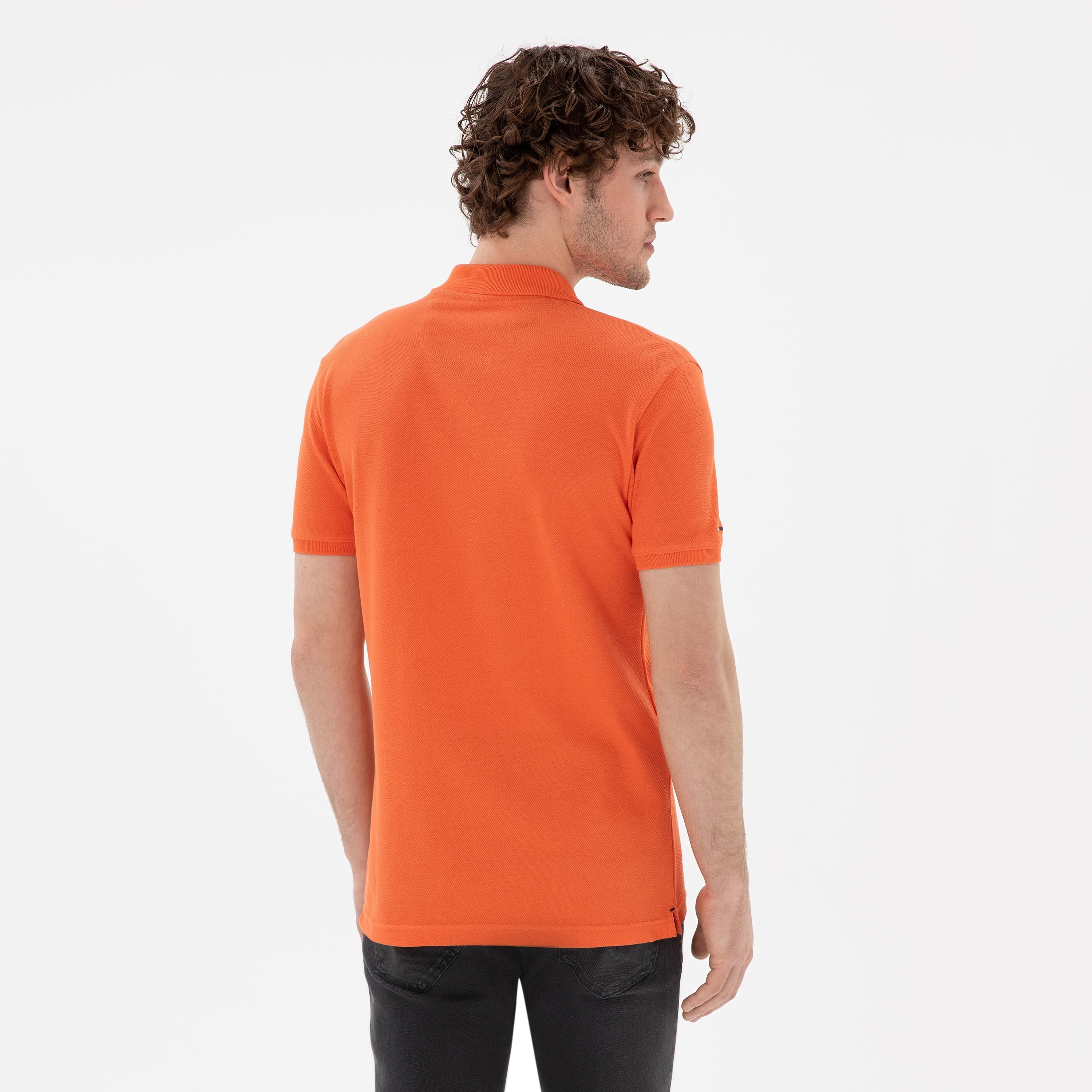تي شيرت بولو رجالي، بقصة ضيقة وياقة سادة وأكمام قصيرة من يو إس بولو أسسن-men-clothing-tshirtsandpolos-polos-image-28