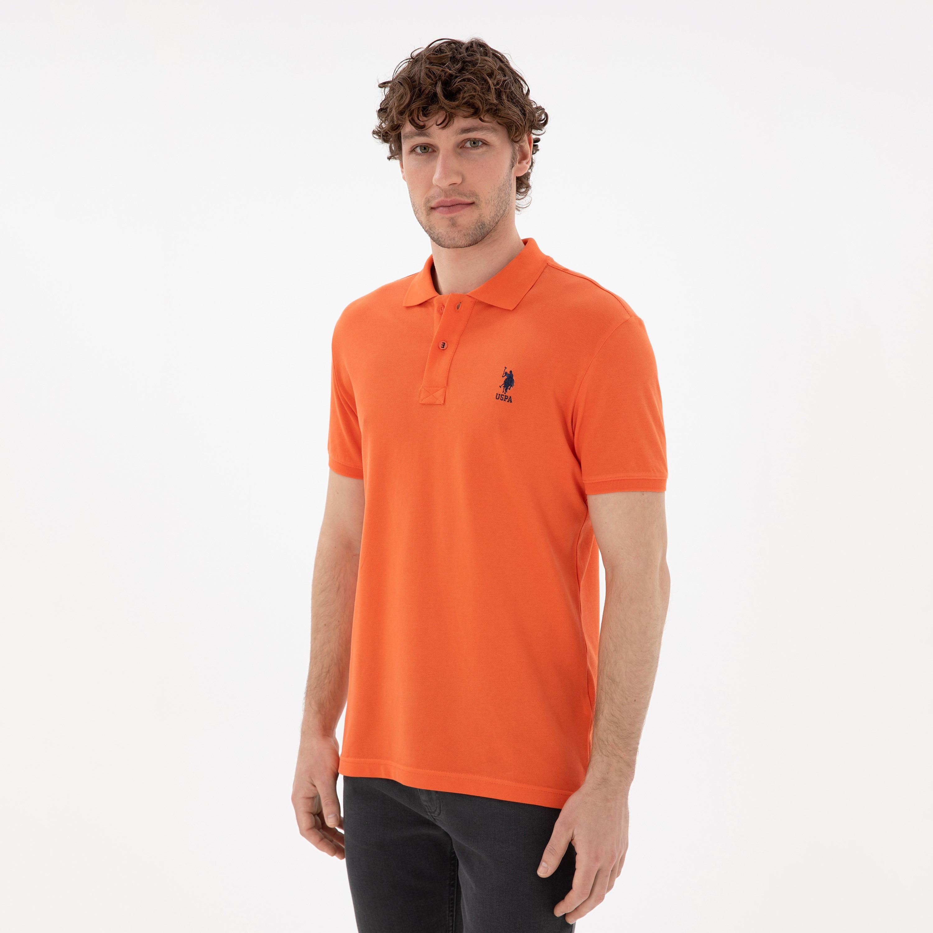 تي شيرت بولو رجالي، بقصة ضيقة وياقة سادة وأكمام قصيرة من يو إس بولو أسسن-men-clothing-tshirtsandpolos-polos-image-29