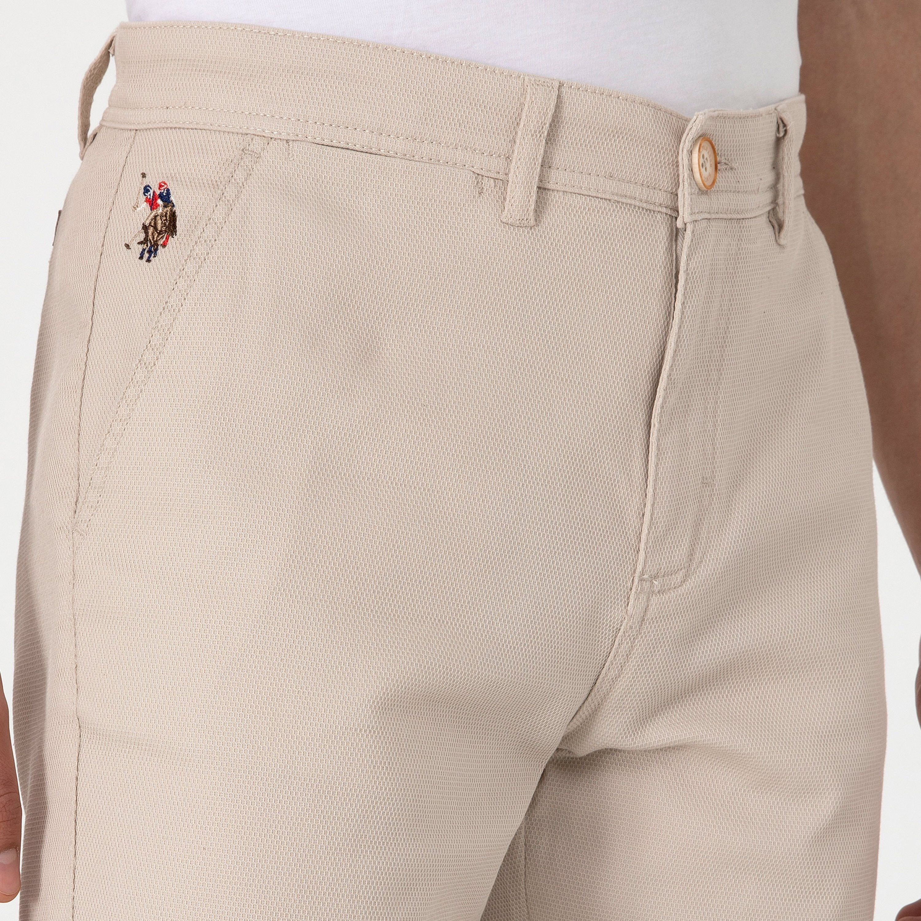 شورت رجالي، بقصة ضيقة وخصر متوسط، وأزرار وسحاب من يو إس بولو أسسن-men-clothing-bottoms-shorts-image-9