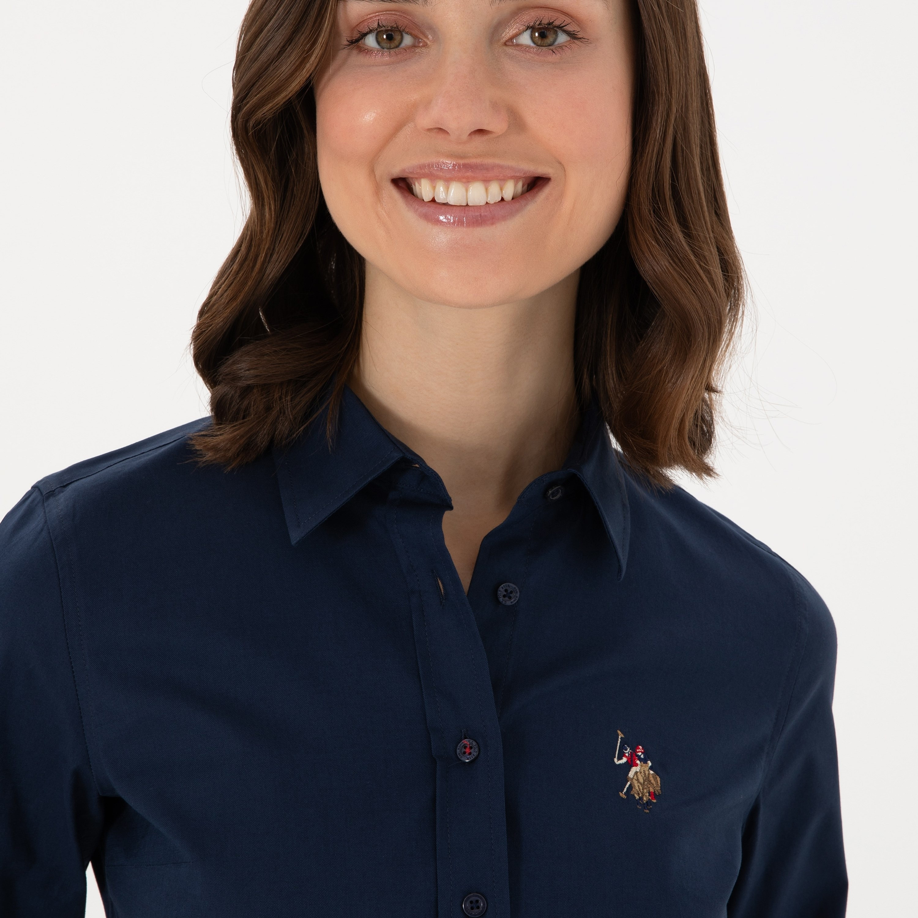 قميص بولو نسائي، بقصة ضيقة وياقة سادة وأكمام طويلة من يو إس بولو أسسن-women-clothing-shirtsandblouses-shirts-image-8