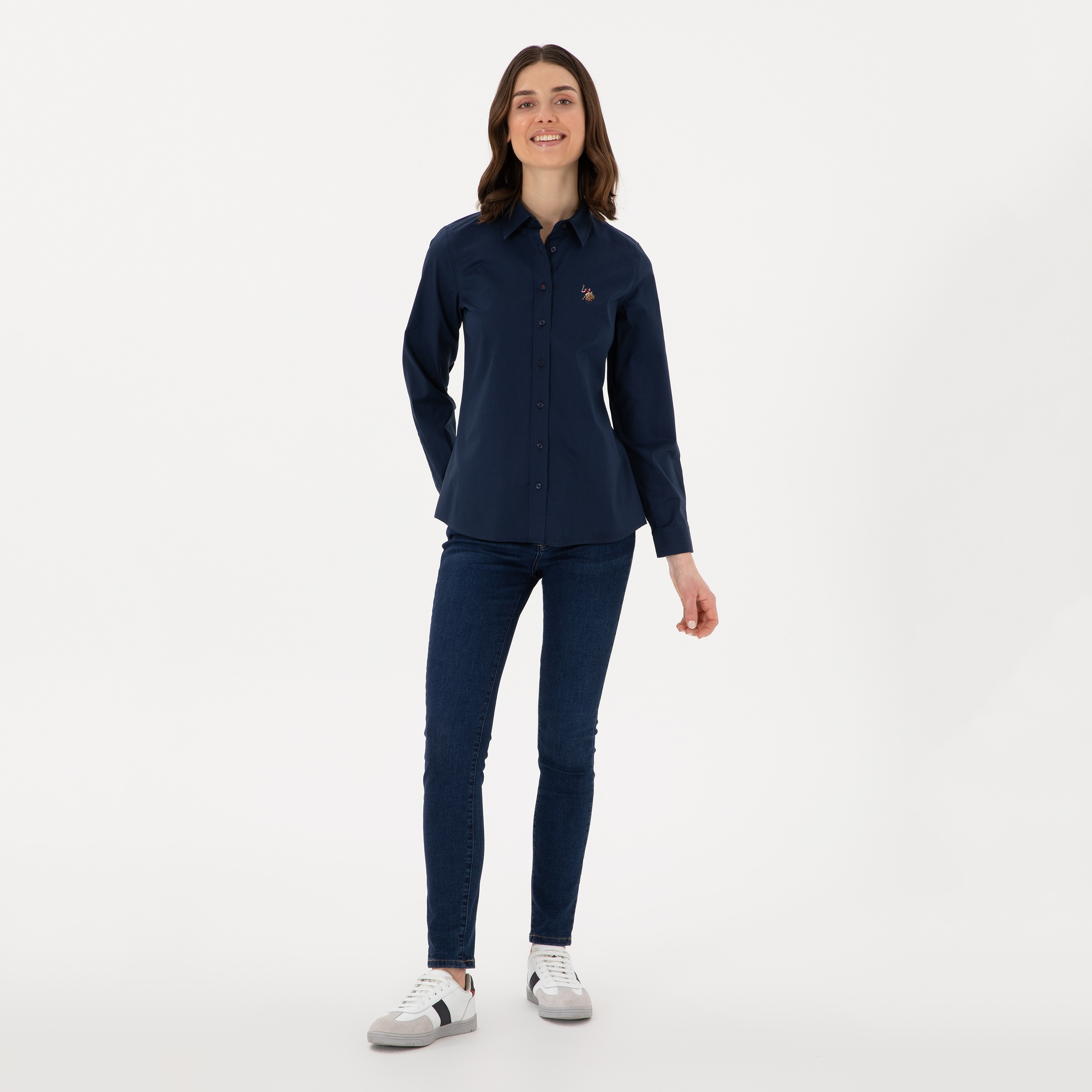 قميص بولو نسائي، بقصة ضيقة وياقة سادة وأكمام طويلة من يو إس بولو أسسن-women-clothing-shirtsandblouses-shirts-image-9
