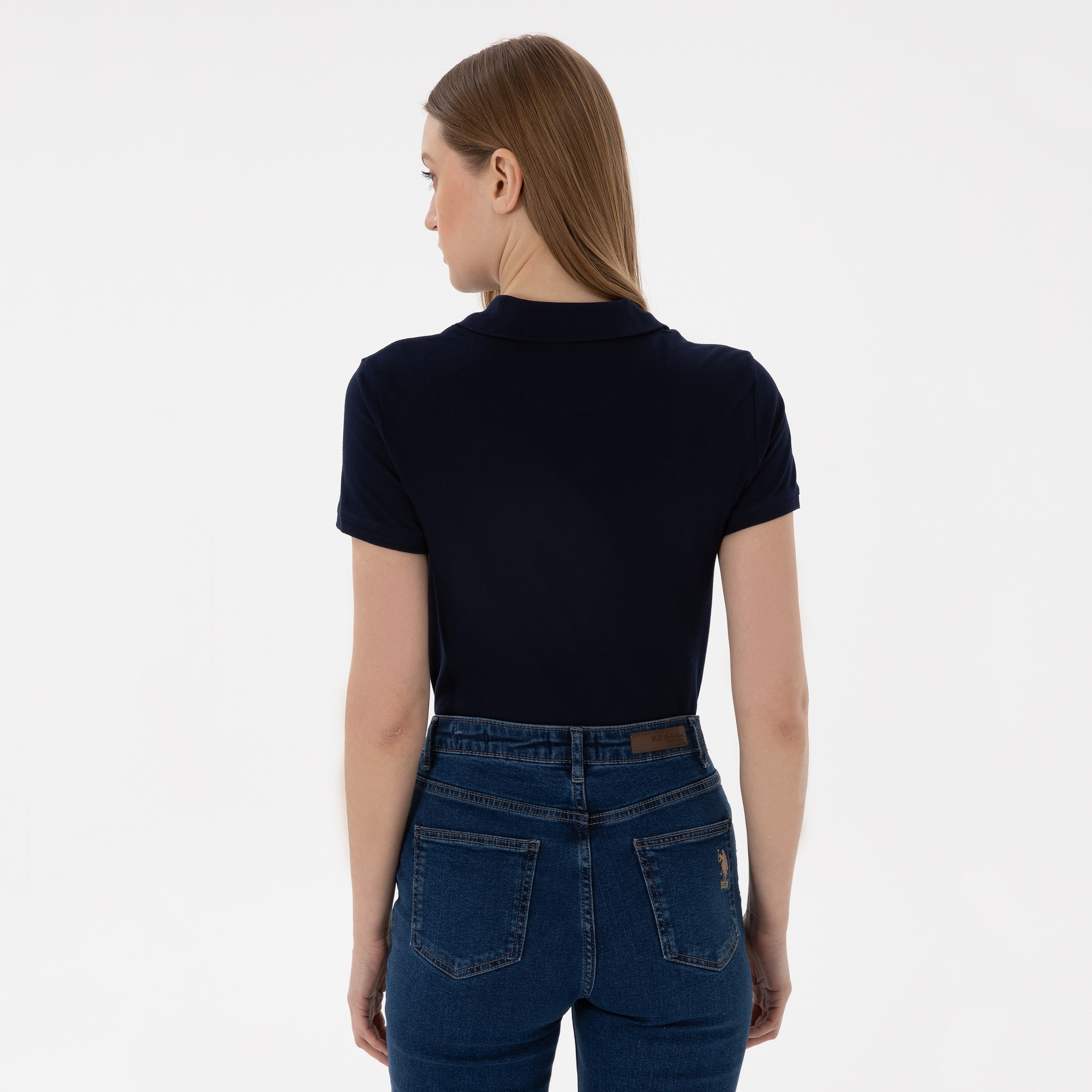 تي شيرت بولو نسائي، بقصة ضيقة وياقة سادة وأكمام قصيرة من يو إس بولو أسسن-women-clothing-tshirts-image-16