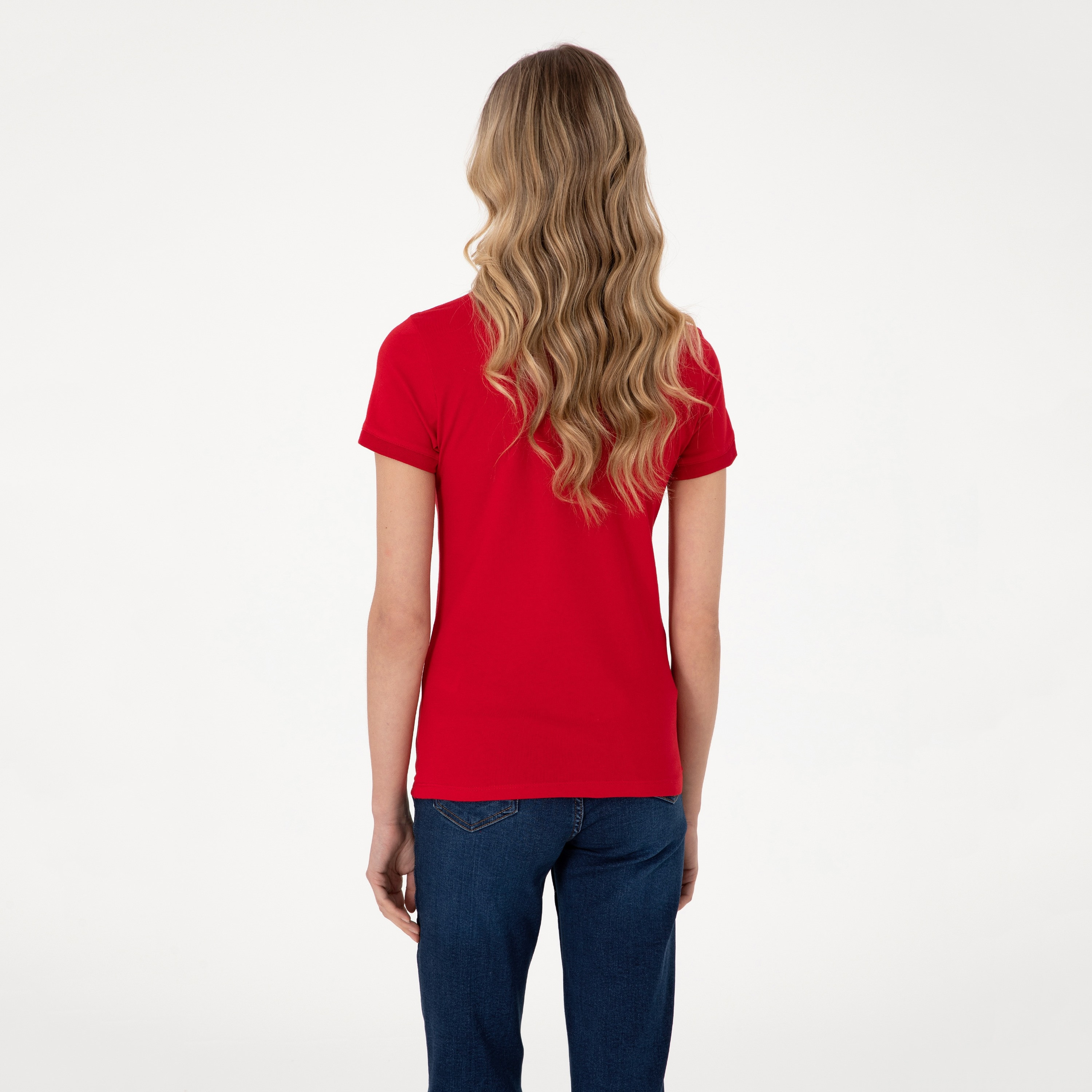 تي شيرت بولو نسائي، بقصة ضيقة وياقة سادة وأكمام قصيرة من يو إس بولو أسسن-women-clothing-tshirts-image-10