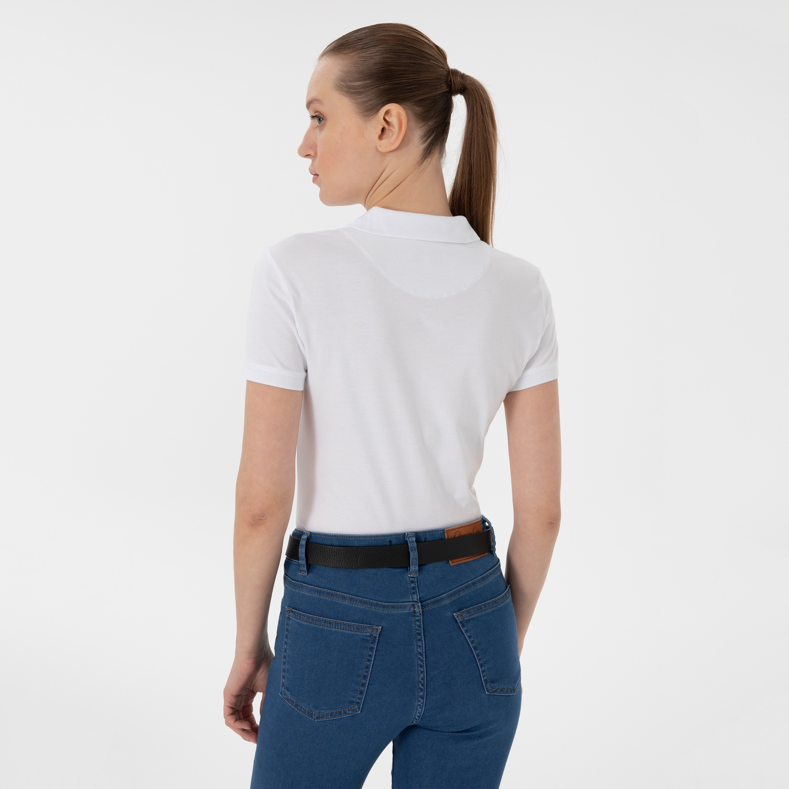 تي شيرت بولو نسائي، بقصة ضيقة وياقة سادة وأكمام قصيرة من يو إس بولو أسسن-women-clothing-tshirts-image-4