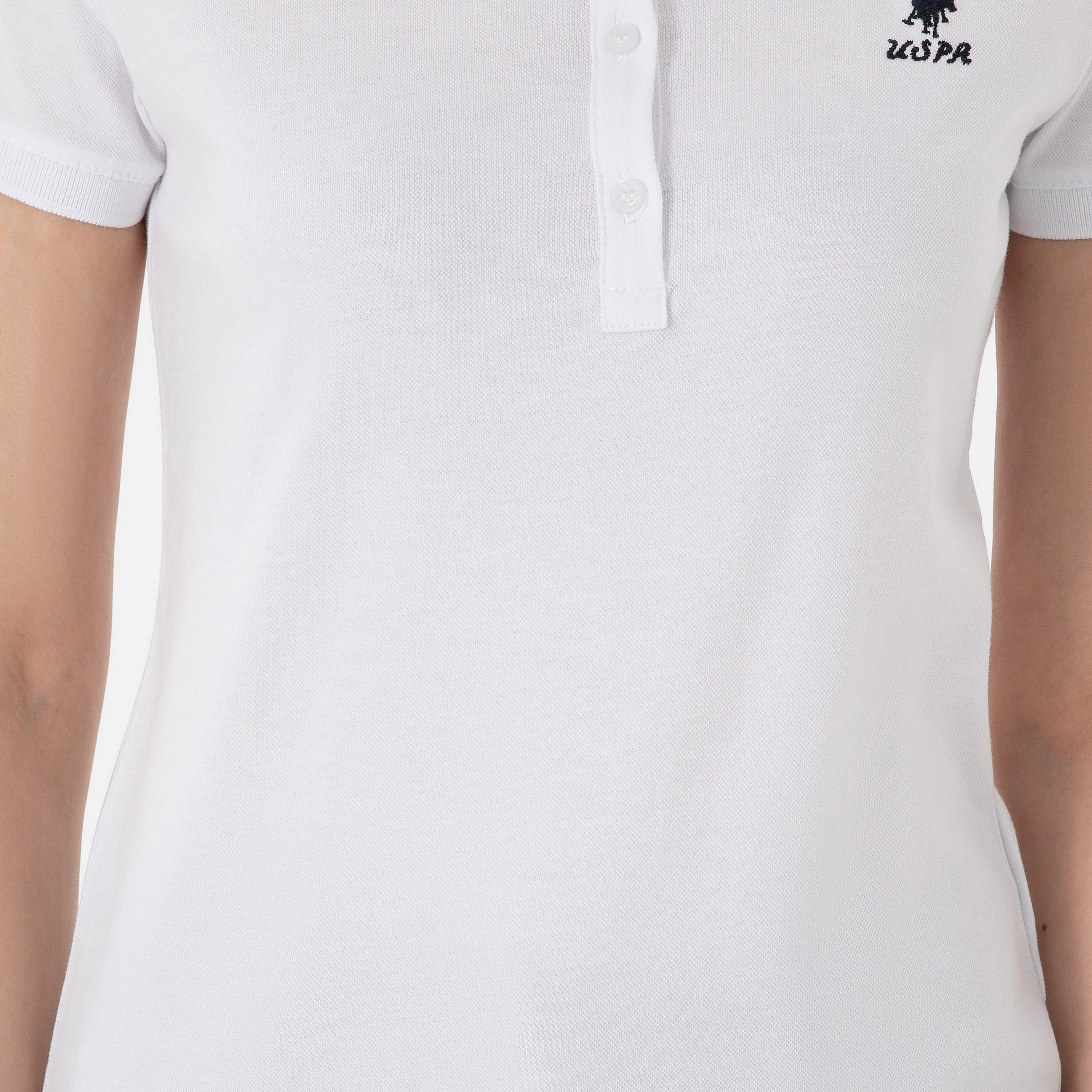 تي شيرت بولو نسائي، بقصة ضيقة وياقة سادة وأكمام قصيرة من يو إس بولو أسسن-women-clothing-tshirts-image-6