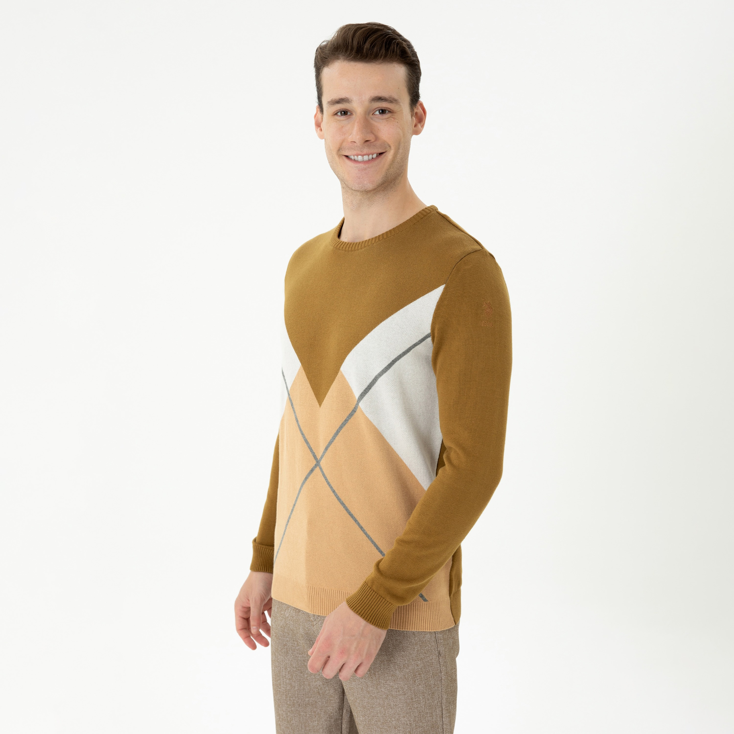سترة رجالية برقبة دائرية بأكمام طويلة ونقشة أرجيل هندسية من يو اس بولو-men-clothing-sweatersandpullovers-image-4