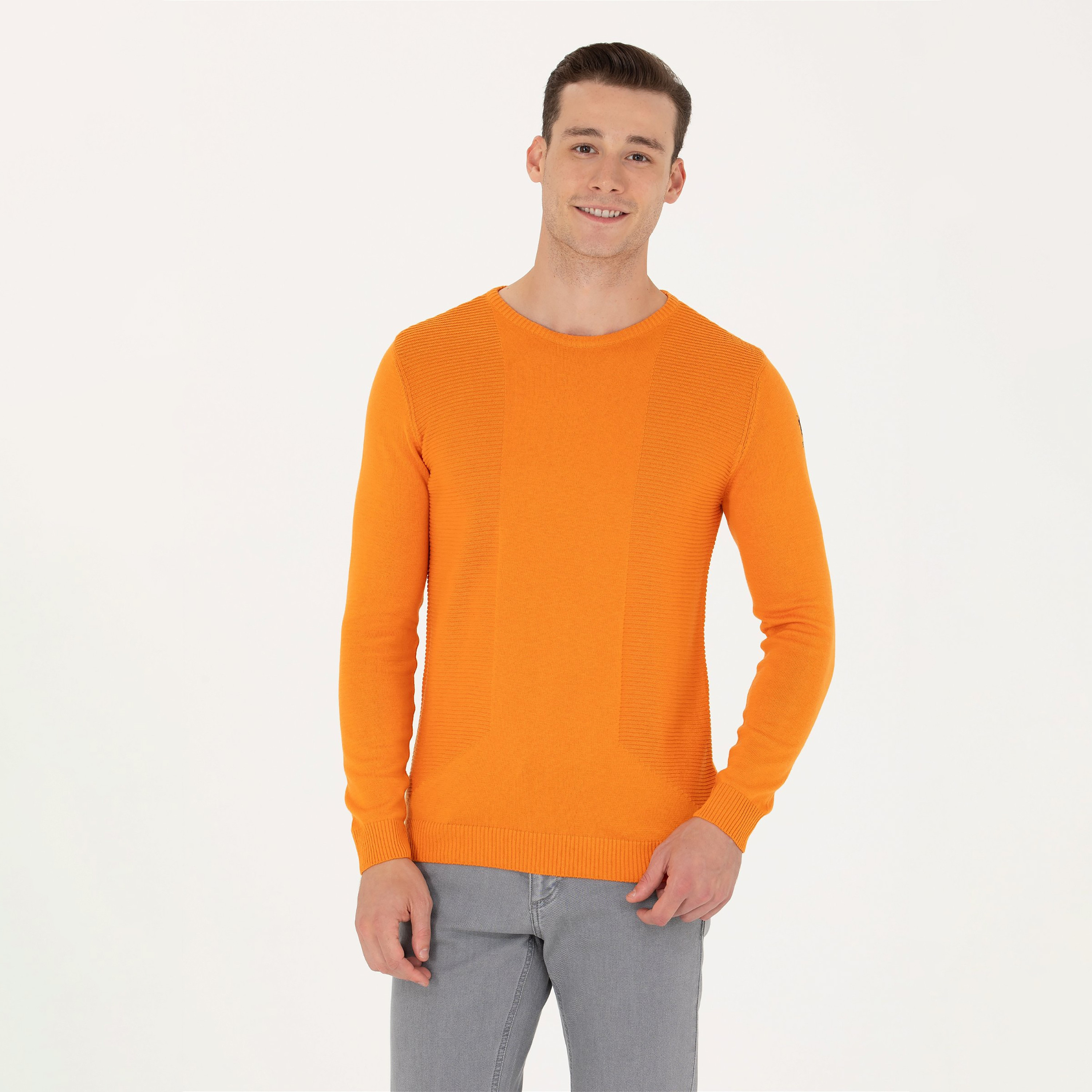 يو. اس. بولو اسن. بلوفر محبوك برقبة دائرية وأكمام طويلة مزخرفة-men-clothing-sweatersandpullovers-image-1