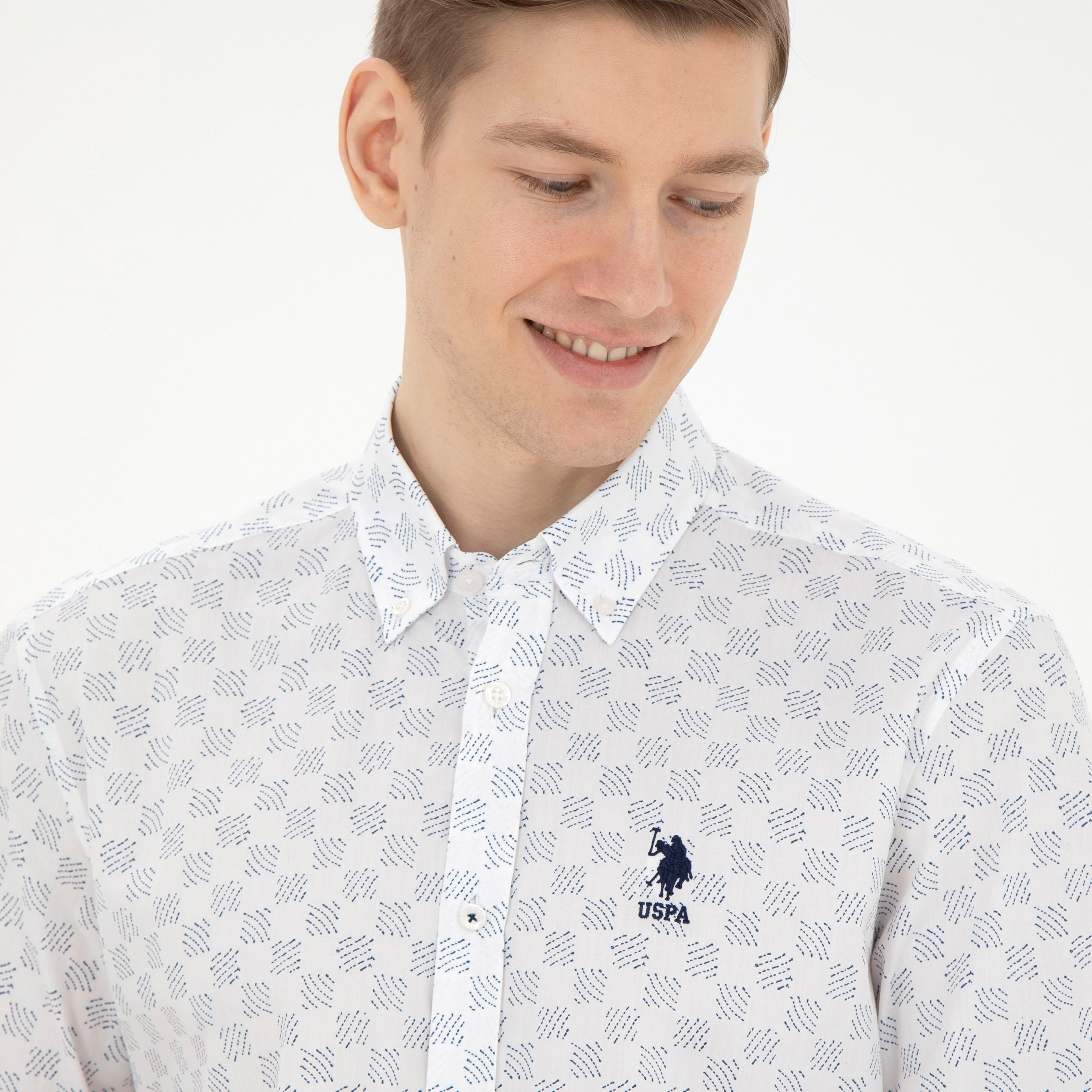 قميص كاجوال بأكمام طويلة وياقة بأزرار من الأسفل مع مطبوع من يو اس بولو اسن-men-clothing-shirts-image-5