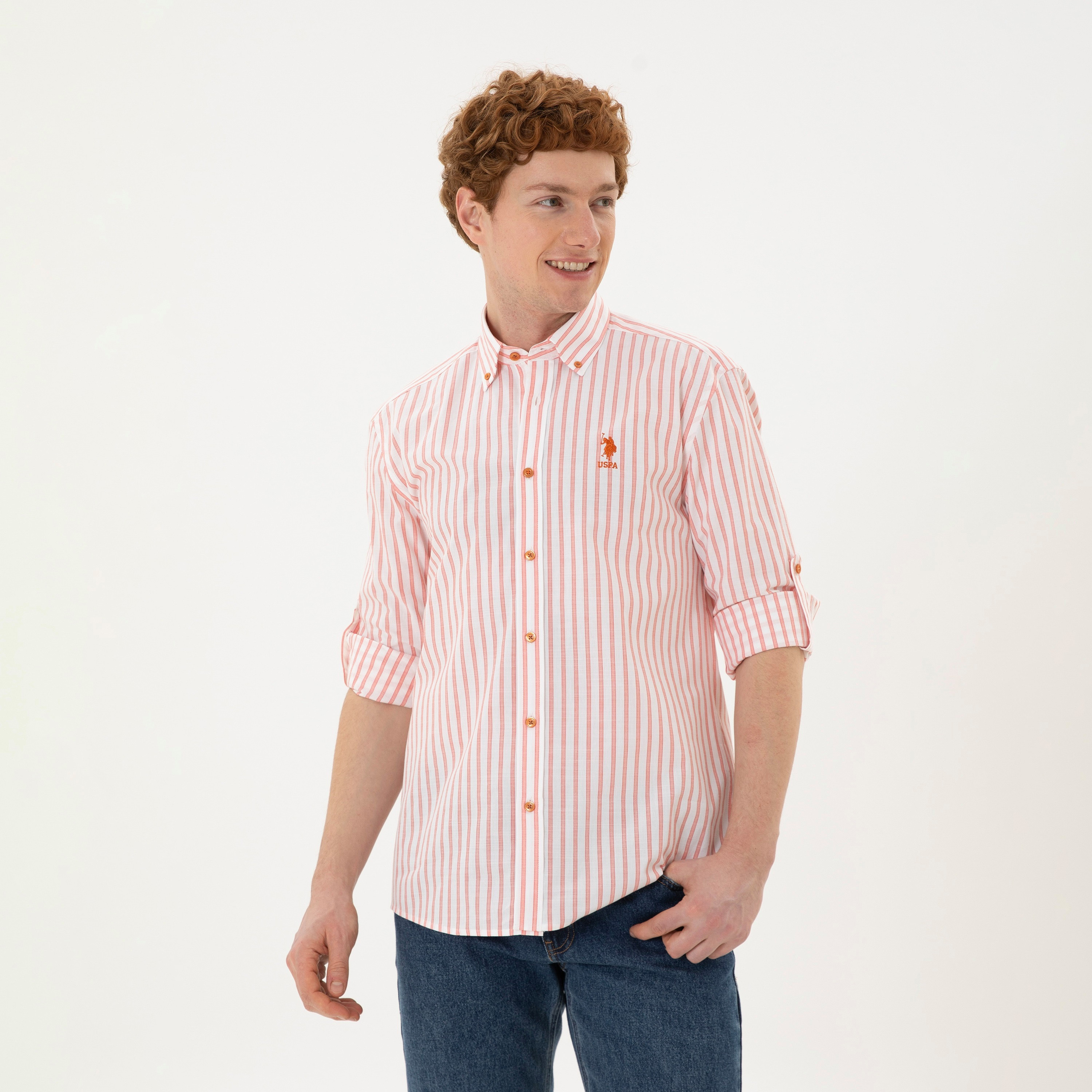 قميص كاجوال بأكمام قابلة للطي وياقة بأزرار من الأسفل مع مخطط من يو اس بولو اسن-men-clothing-shirts-image-4