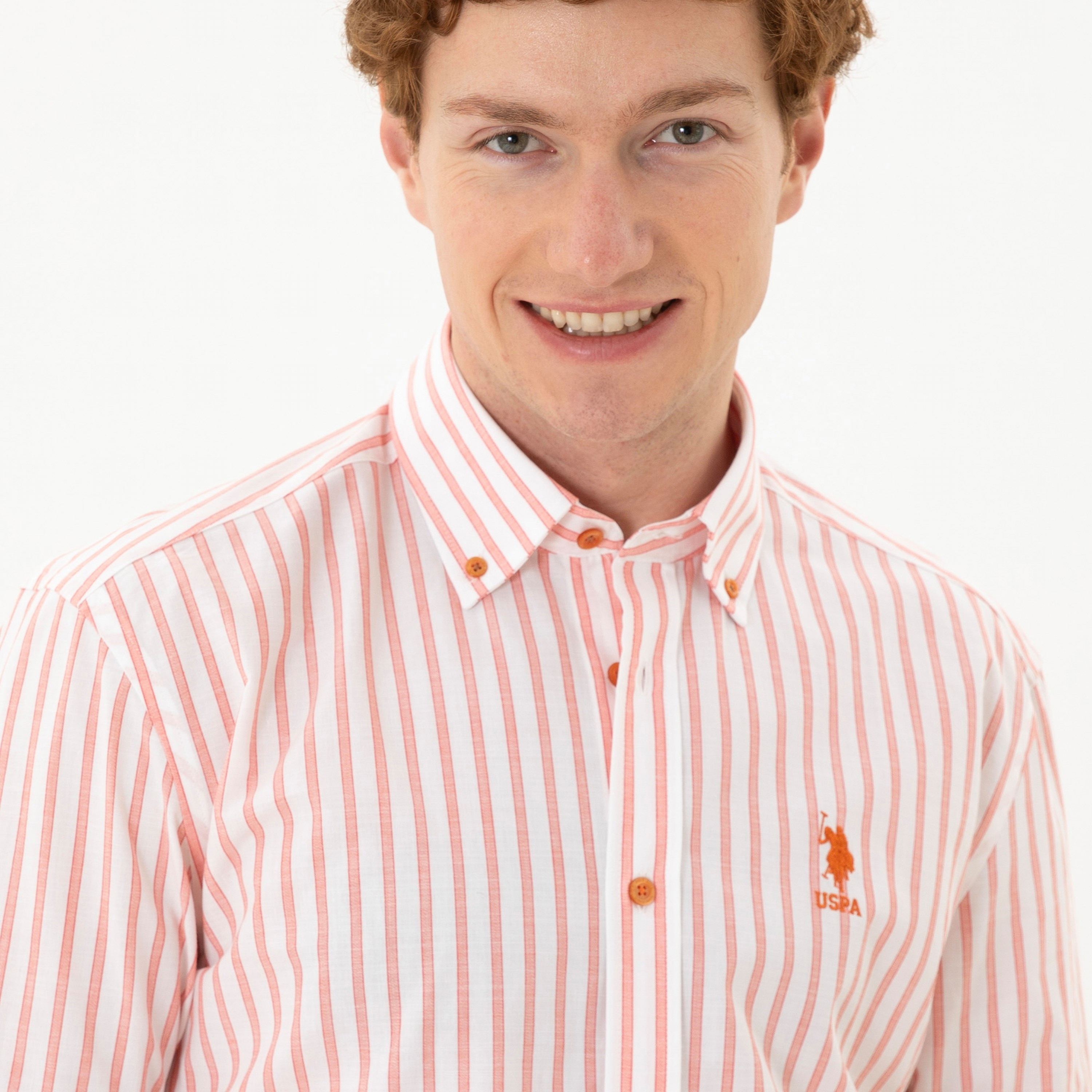 قميص كاجوال بأكمام قابلة للطي وياقة بأزرار من الأسفل مع مخطط من يو اس بولو اسن-men-clothing-shirts-image-5