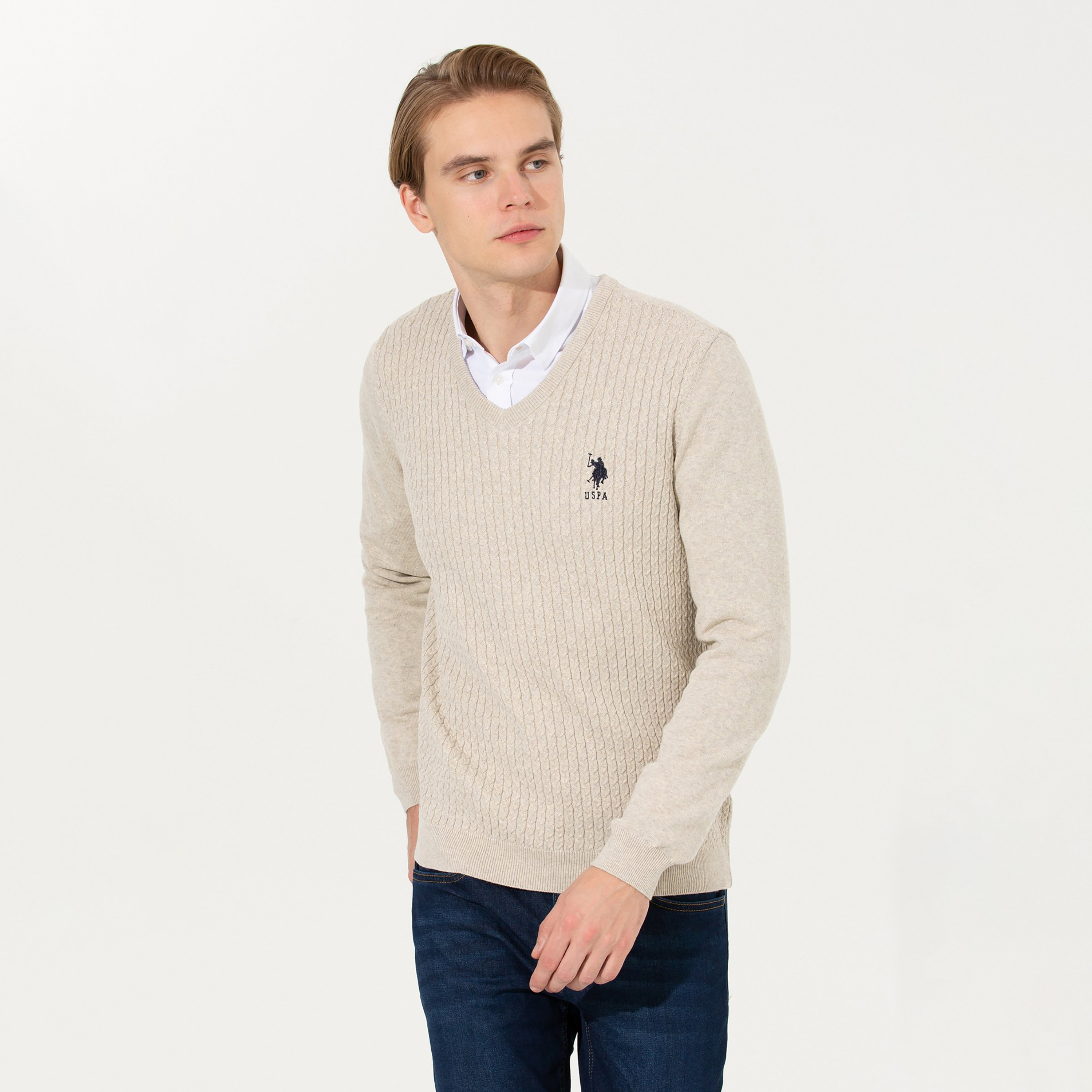 كنزة رجالية برقبة V محبوكة بالكابل وأكمام طويلة من يو إس بولو أسسن-men-clothing-sweatersandpullovers-image-13