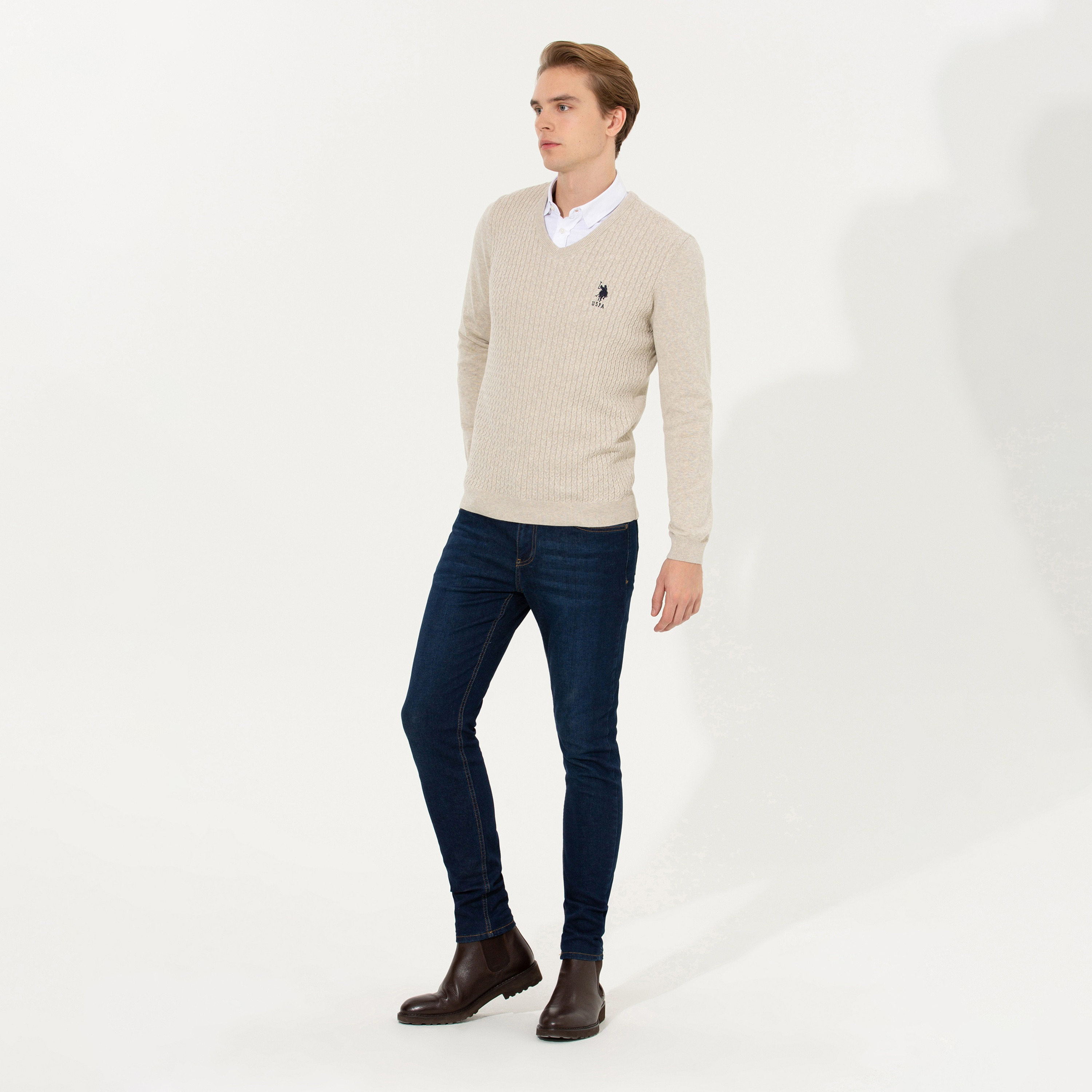 كنزة رجالية برقبة V محبوكة بالكابل وأكمام طويلة من يو إس بولو أسسن-men-clothing-sweatersandpullovers-image-14