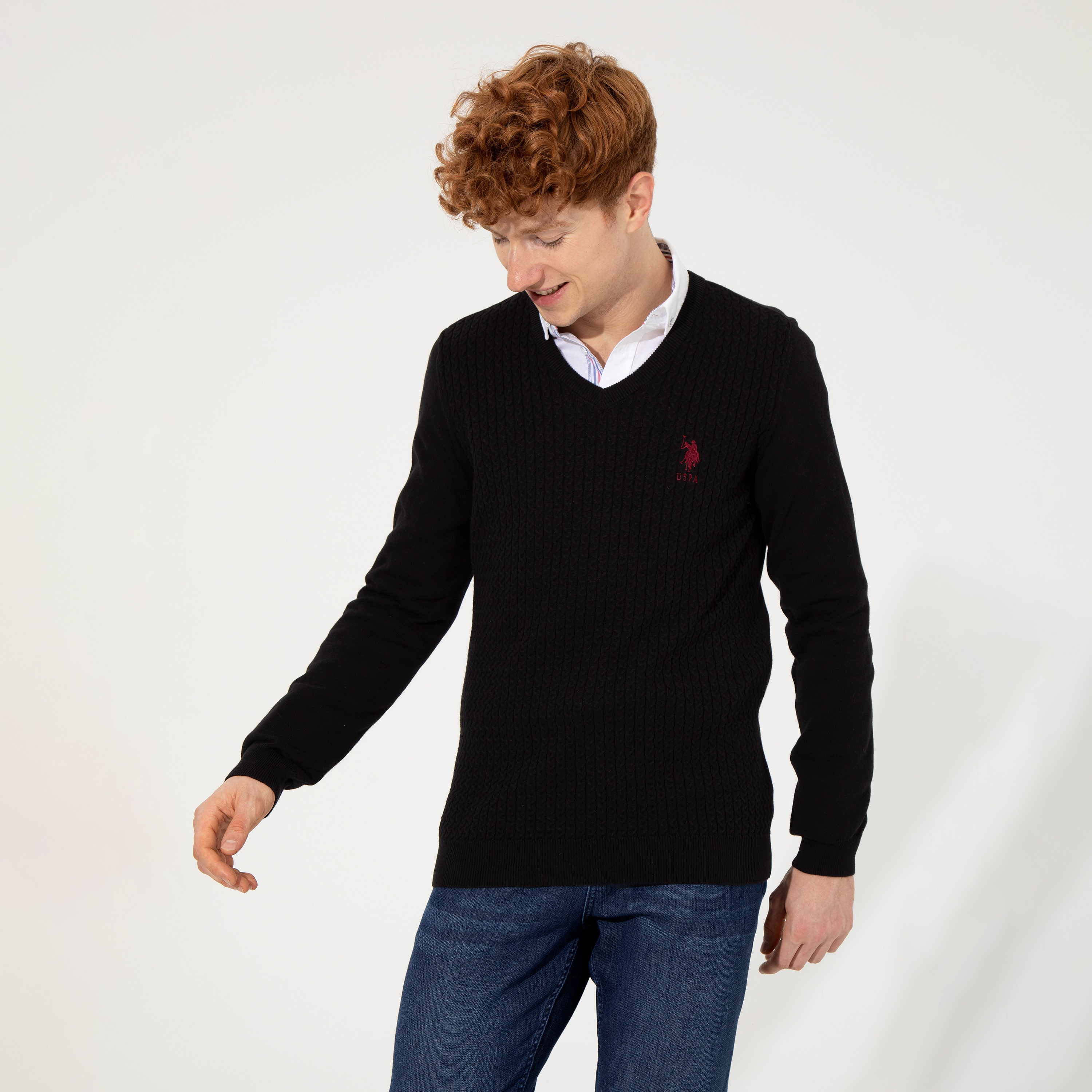 كنزة رجالية برقبة V محبوكة بالكابل وأكمام طويلة من يو إس بولو أسسن-men-clothing-sweatersandpullovers-image-1