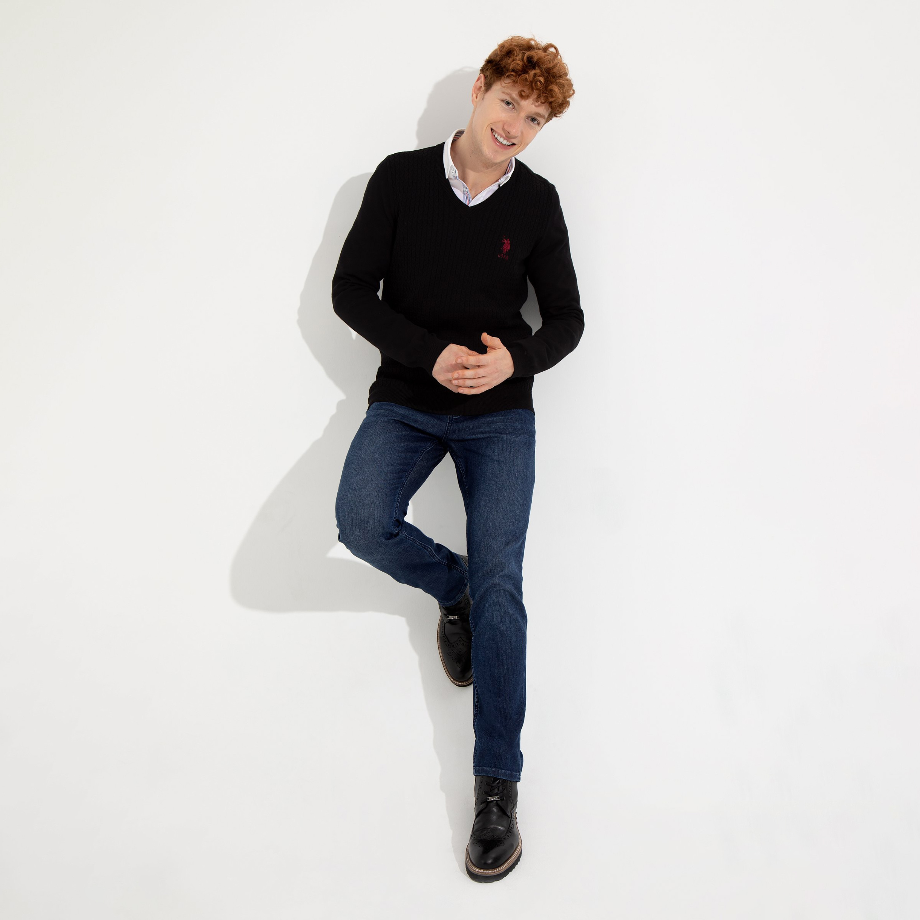 كنزة رجالية برقبة V محبوكة بالكابل وأكمام طويلة من يو إس بولو أسسن-men-clothing-sweatersandpullovers-image-2