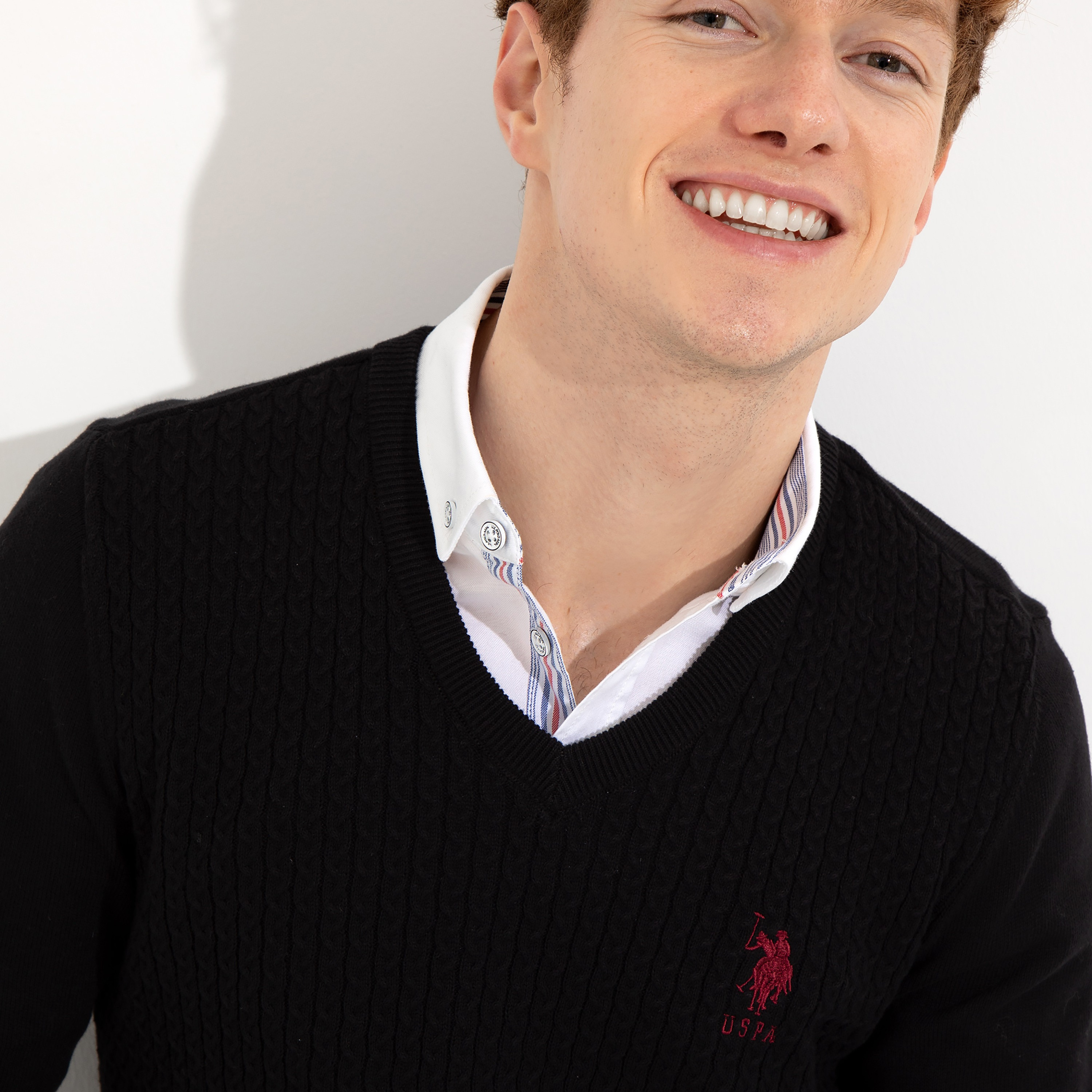 كنزة رجالية برقبة V محبوكة بالكابل وأكمام طويلة من يو إس بولو أسسن-men-clothing-sweatersandpullovers-image-3