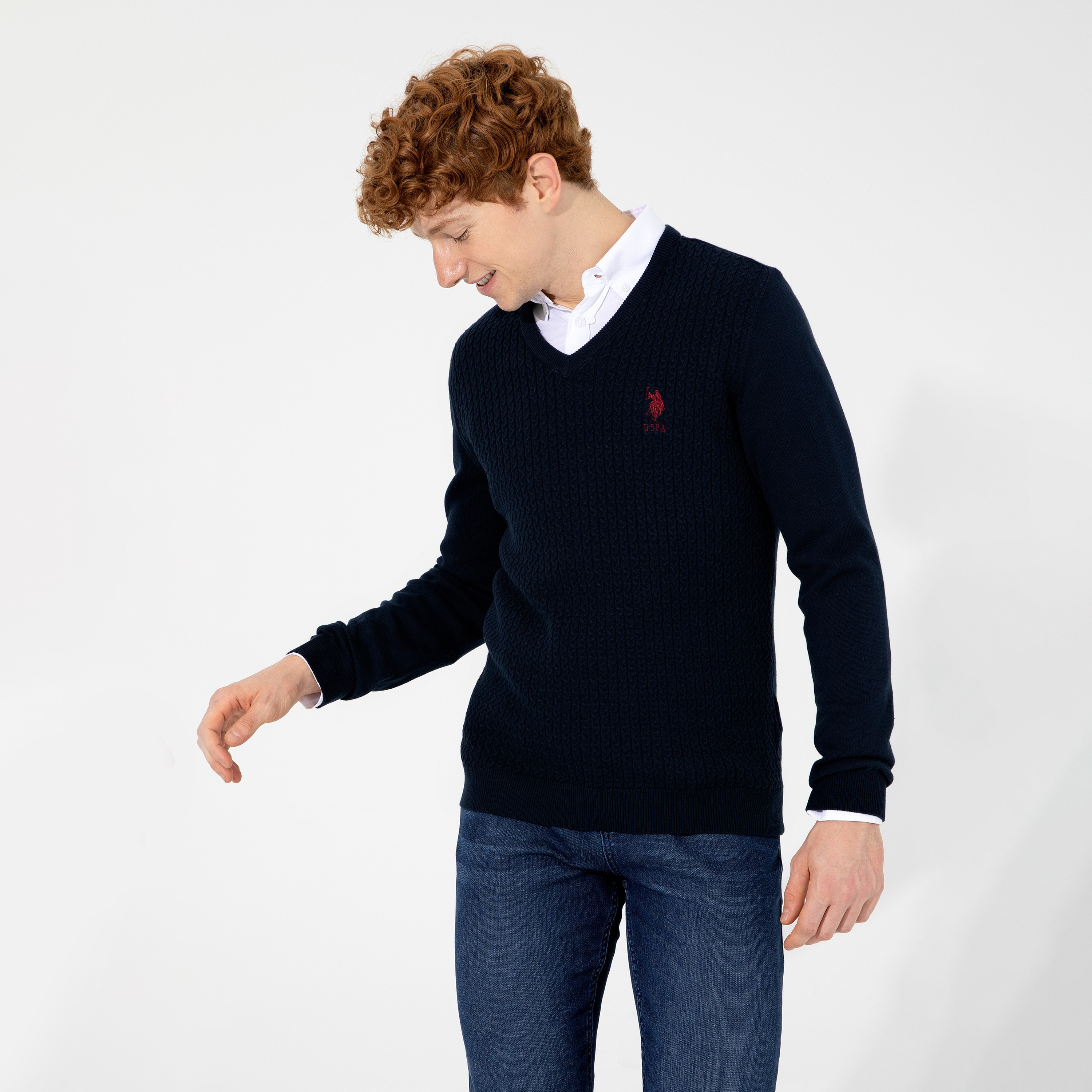 كنزة رجالية برقبة V محبوكة بالكابل وأكمام طويلة من يو إس بولو أسسن-men-clothing-sweatersandpullovers-image-9