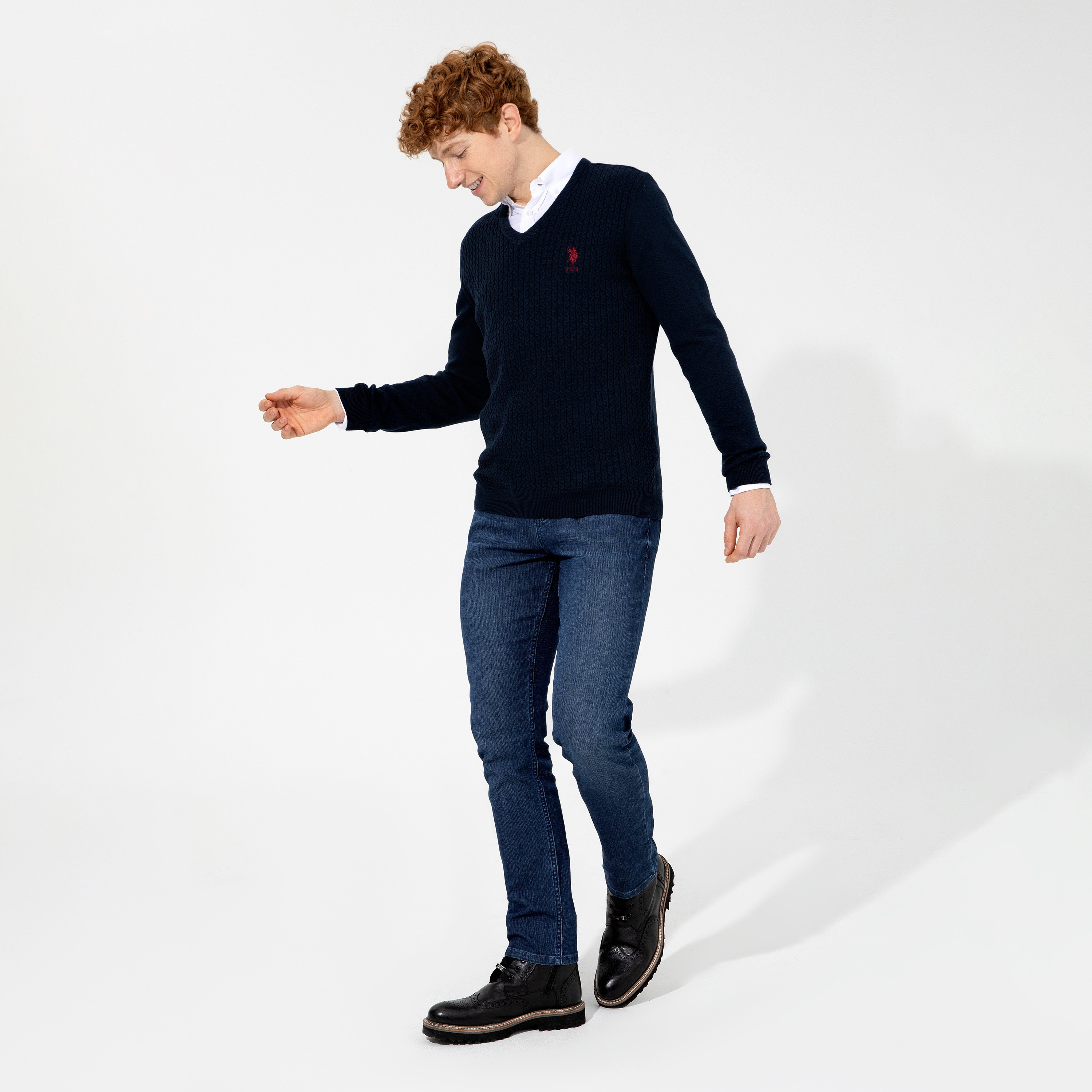 كنزة رجالية برقبة V محبوكة بالكابل وأكمام طويلة من يو إس بولو أسسن-men-clothing-sweatersandpullovers-image-10