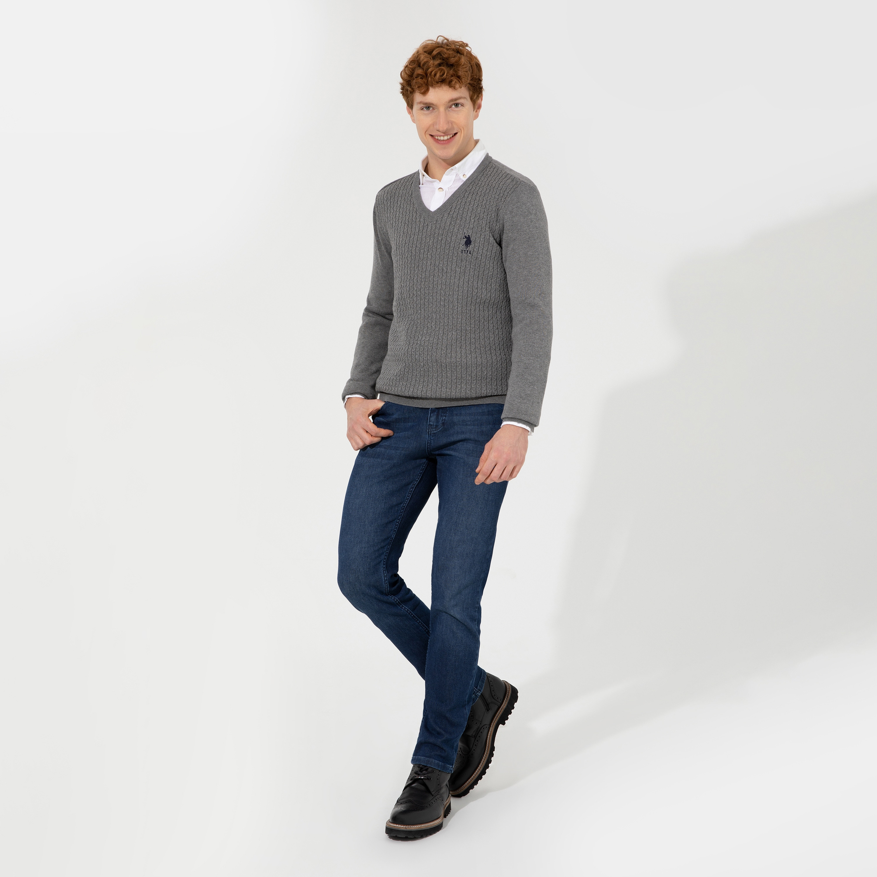 كنزة رجالية برقبة V محبوكة بالكابل وأكمام طويلة من يو إس بولو أسسن-men-clothing-sweatersandpullovers-image-6