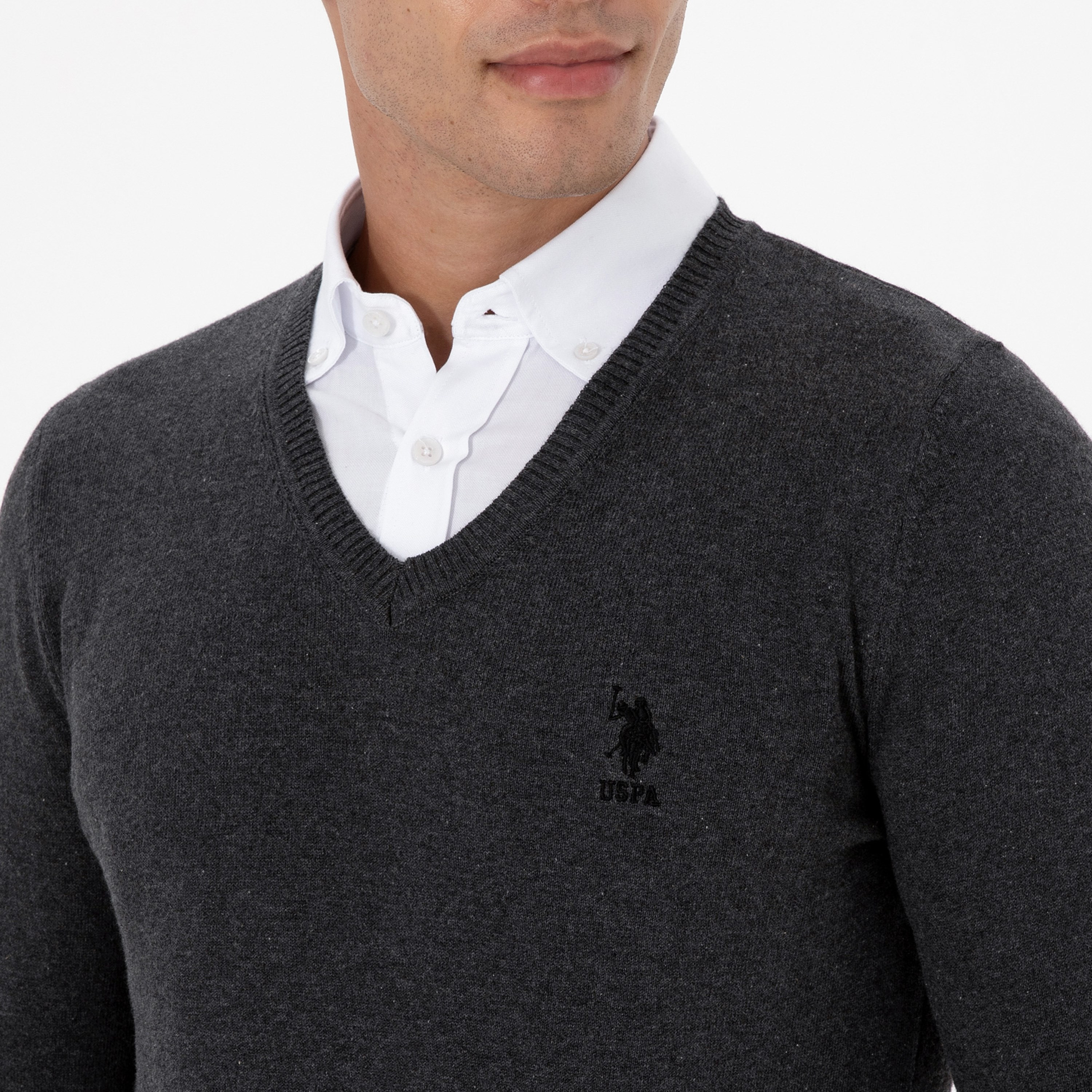 كنزة رجالية برقبة V سادة وأكمام طويلة من يو إس بولو أسسن-men-clothing-sweatersandpullovers-image-11