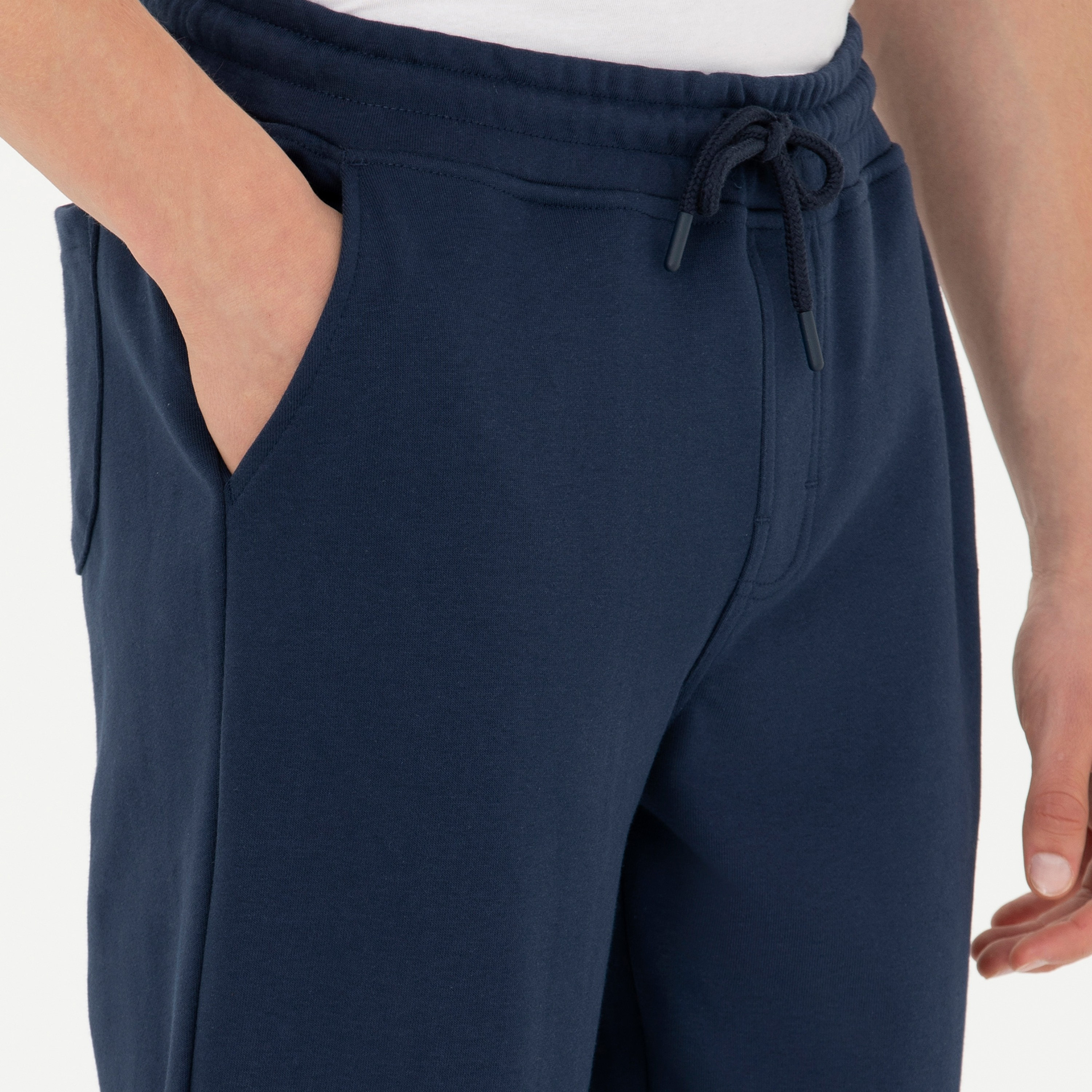 بنطال جوغرز برباط وخصر متوسط مع طبعة العلامة التجارية من يو إس بولو اسن-men-clothing-bottoms-joggers-image-3