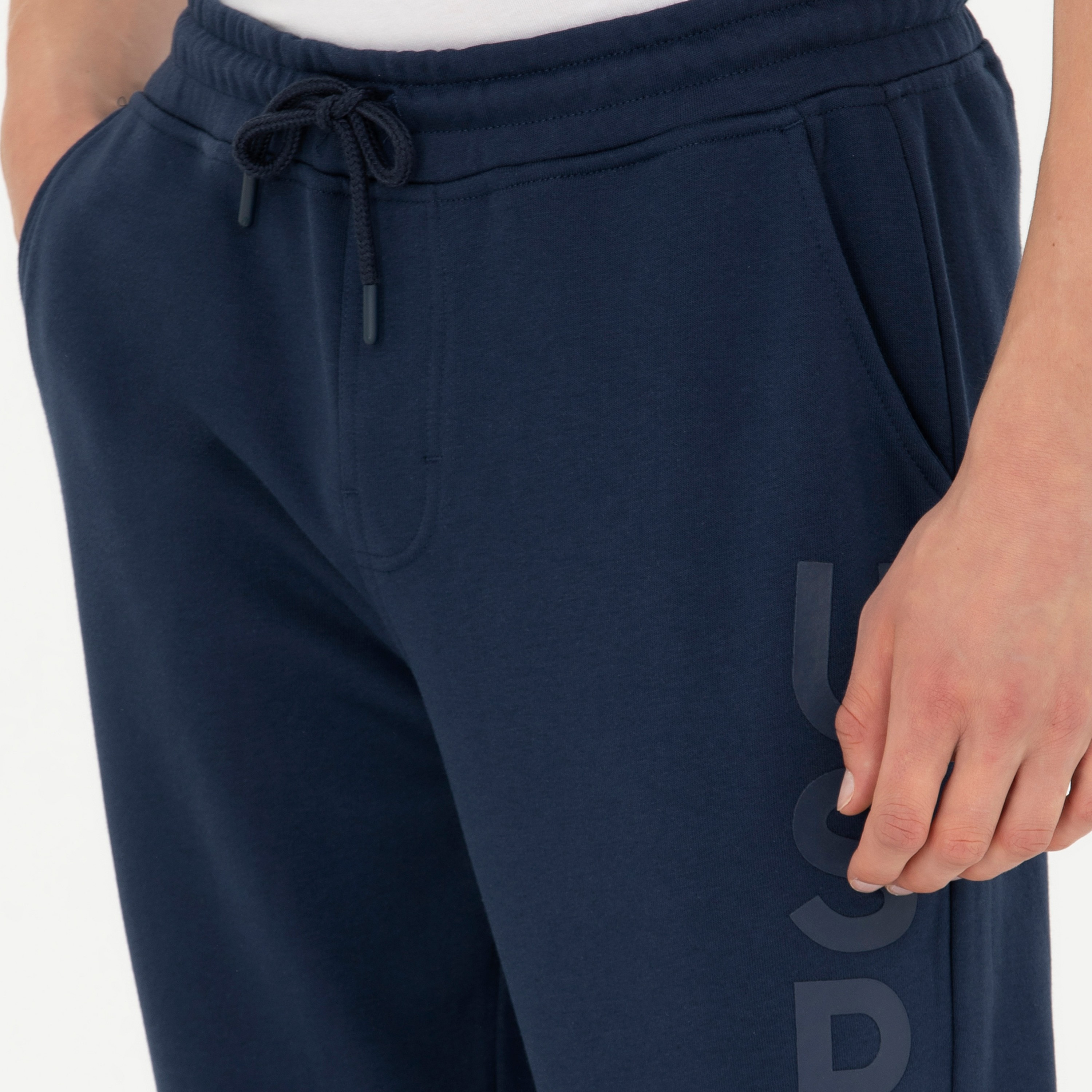 بنطال جوغرز برباط وخصر متوسط مع طبعة العلامة التجارية من يو إس بولو اسن-men-clothing-bottoms-joggers-image-4
