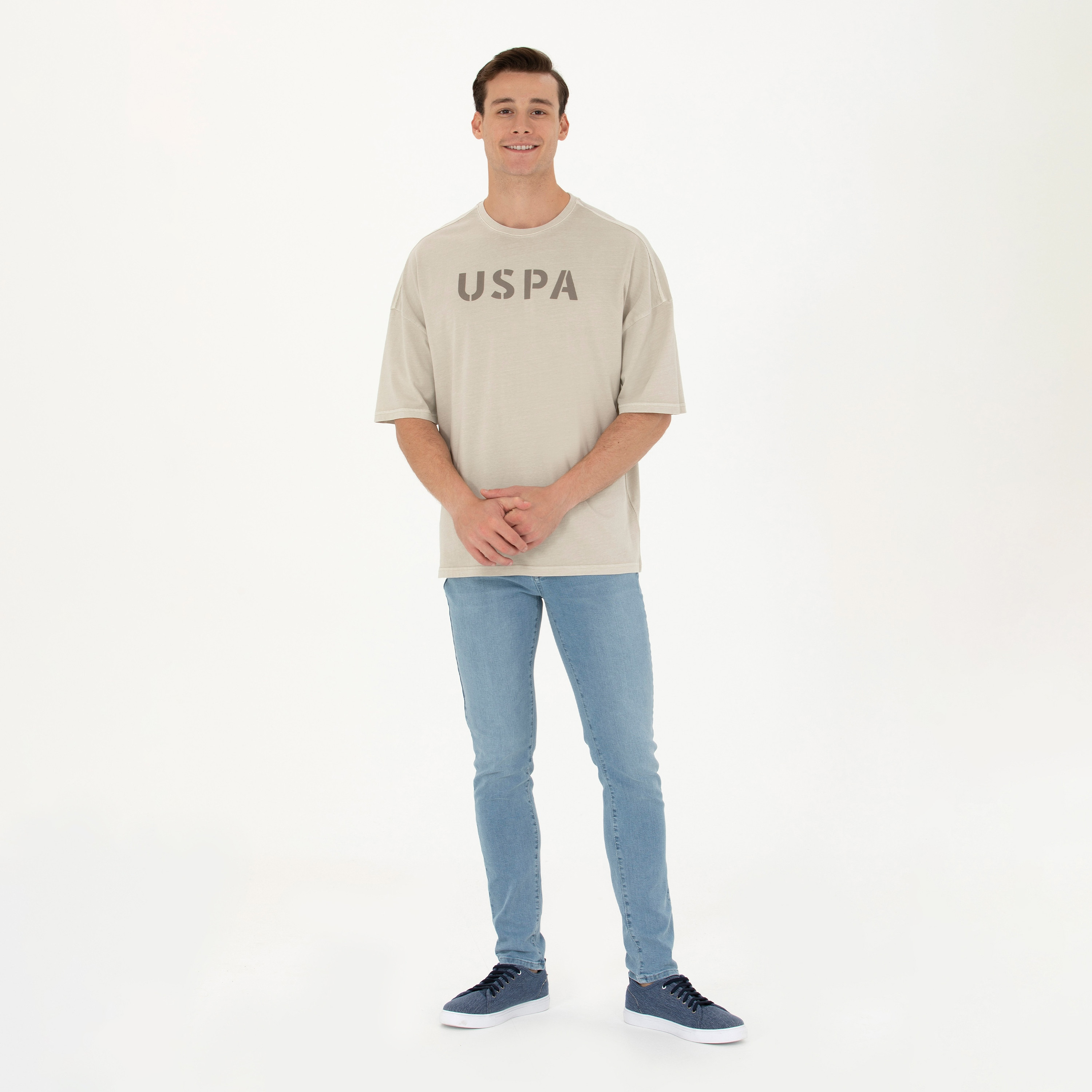 يو. اس. بولو اسن. تي شيرت بياقة دائرية مع طباعة العلامة التجارية وأكمام قصيرة-men-clothing-tshirtsandpolos-tshirts-image-2