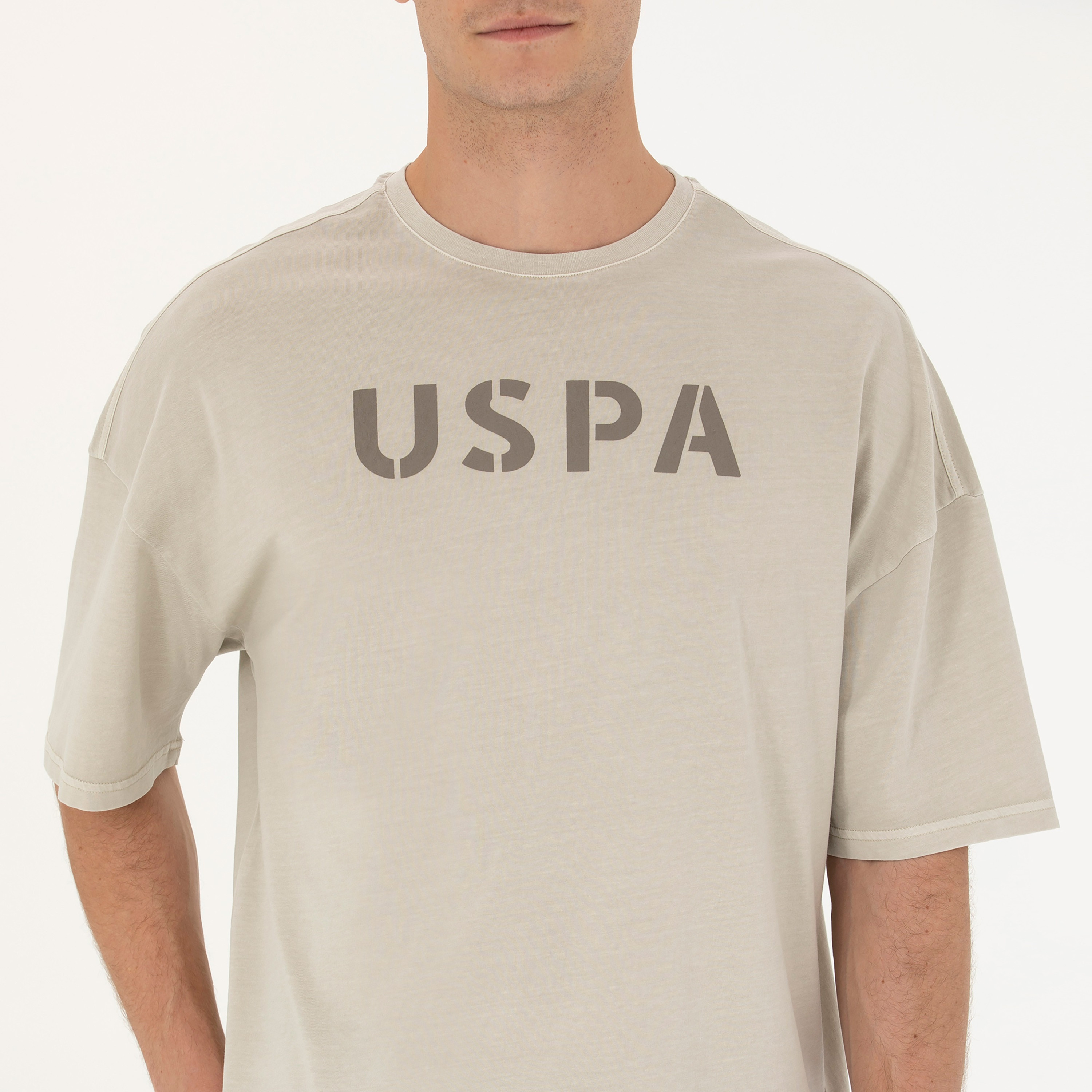 يو. اس. بولو اسن. تي شيرت بياقة دائرية مع طباعة العلامة التجارية وأكمام قصيرة-men-clothing-tshirtsandpolos-tshirts-image-3