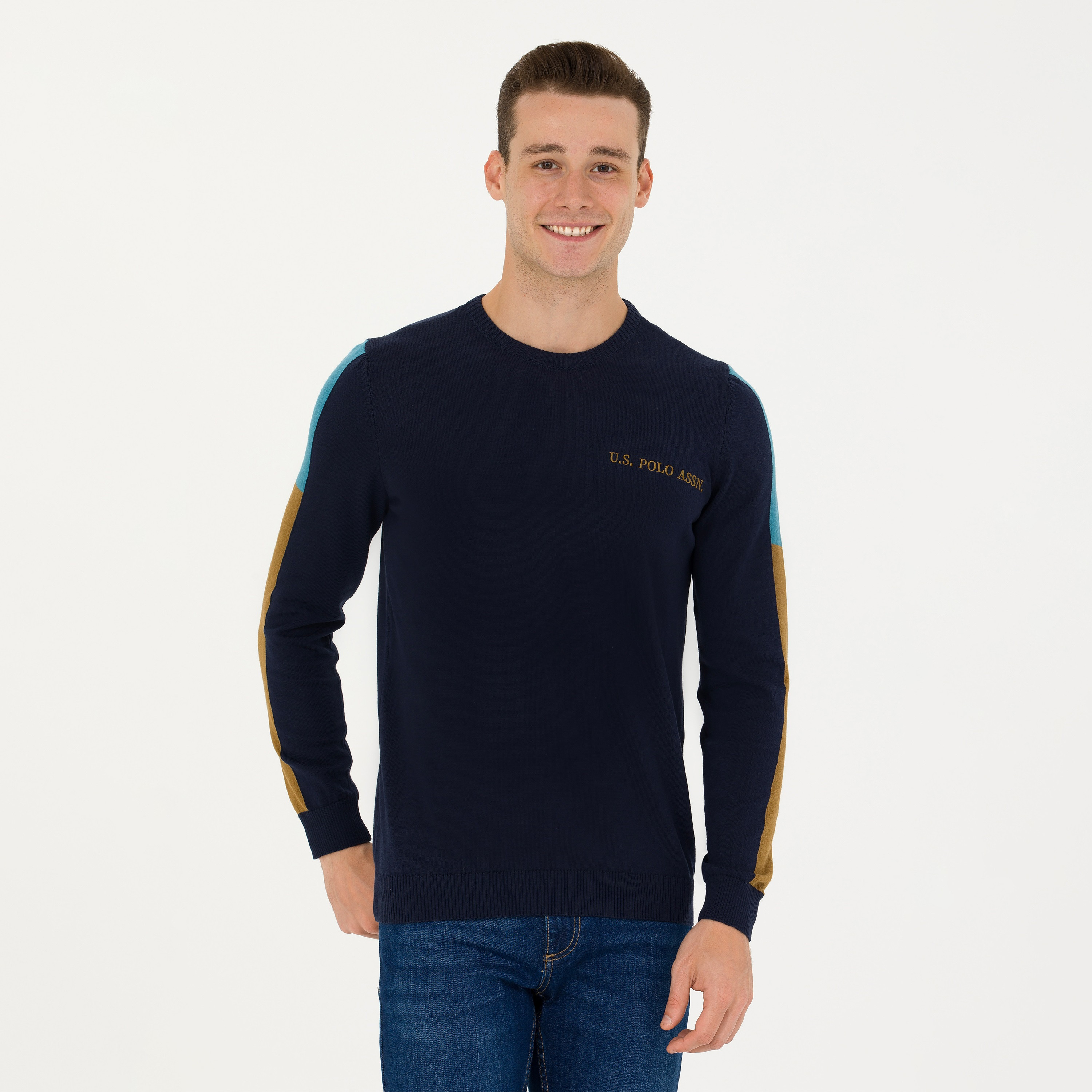 سترة رجالية برقبة دائرية بأكمام طويلة بتصميم كتل ألوان من يو اس بولو-men-clothing-sweatersandpullovers-image-9
