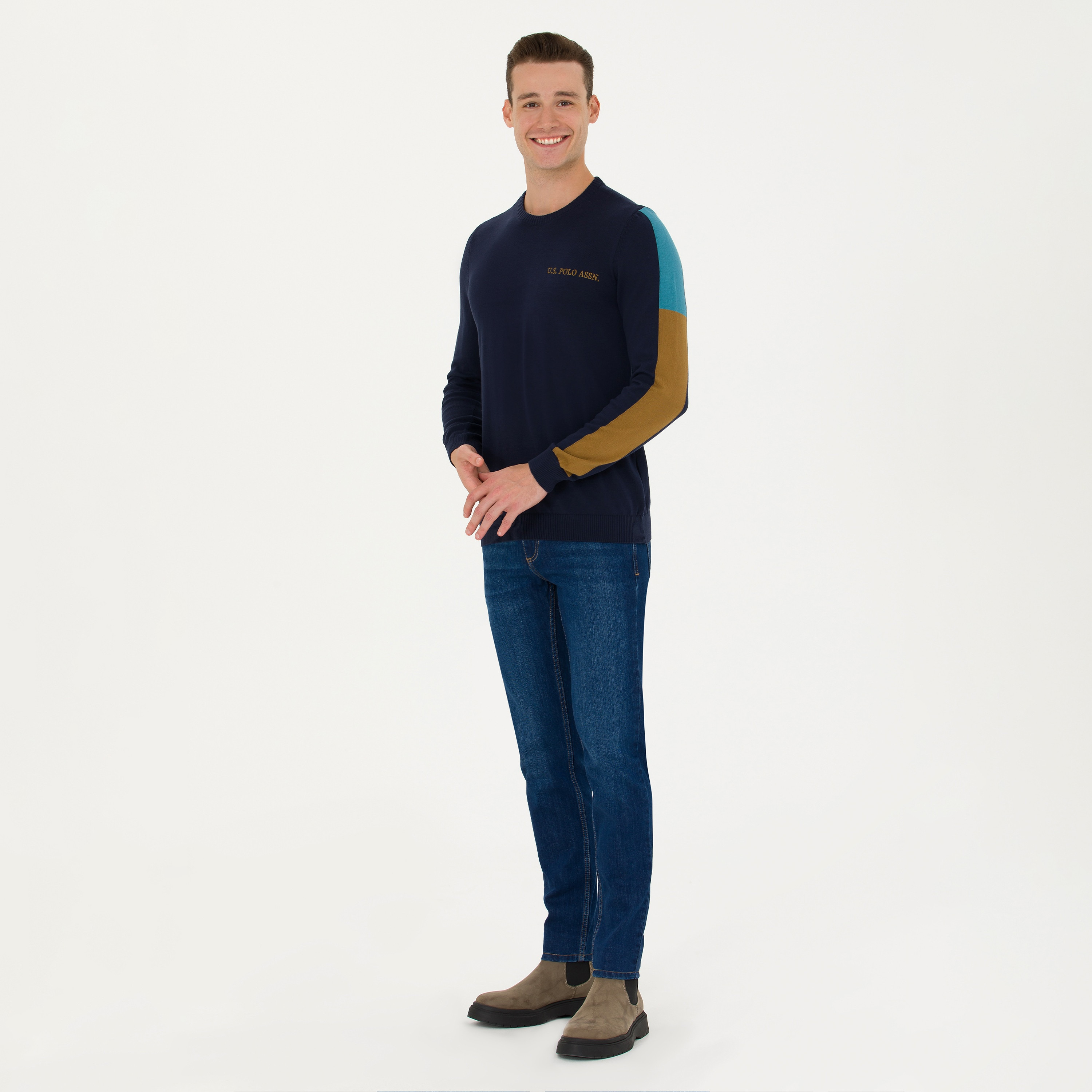 سترة رجالية برقبة دائرية بأكمام طويلة بتصميم كتل ألوان من يو اس بولو-men-clothing-sweatersandpullovers-image-10
