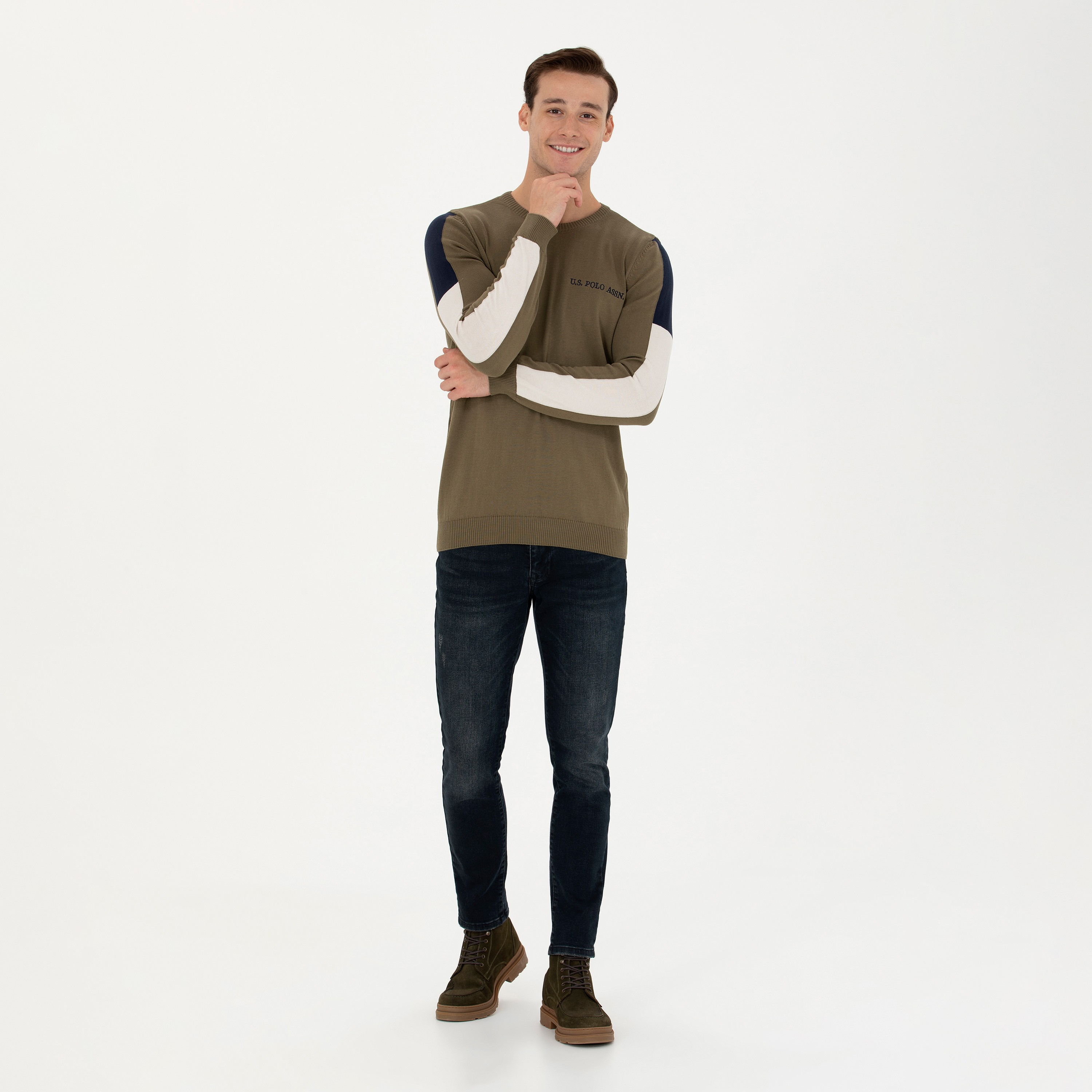 سترة رجالية برقبة دائرية بأكمام طويلة بتصميم كتل ألوان من يو اس بولو-men-clothing-sweatersandpullovers-image-2