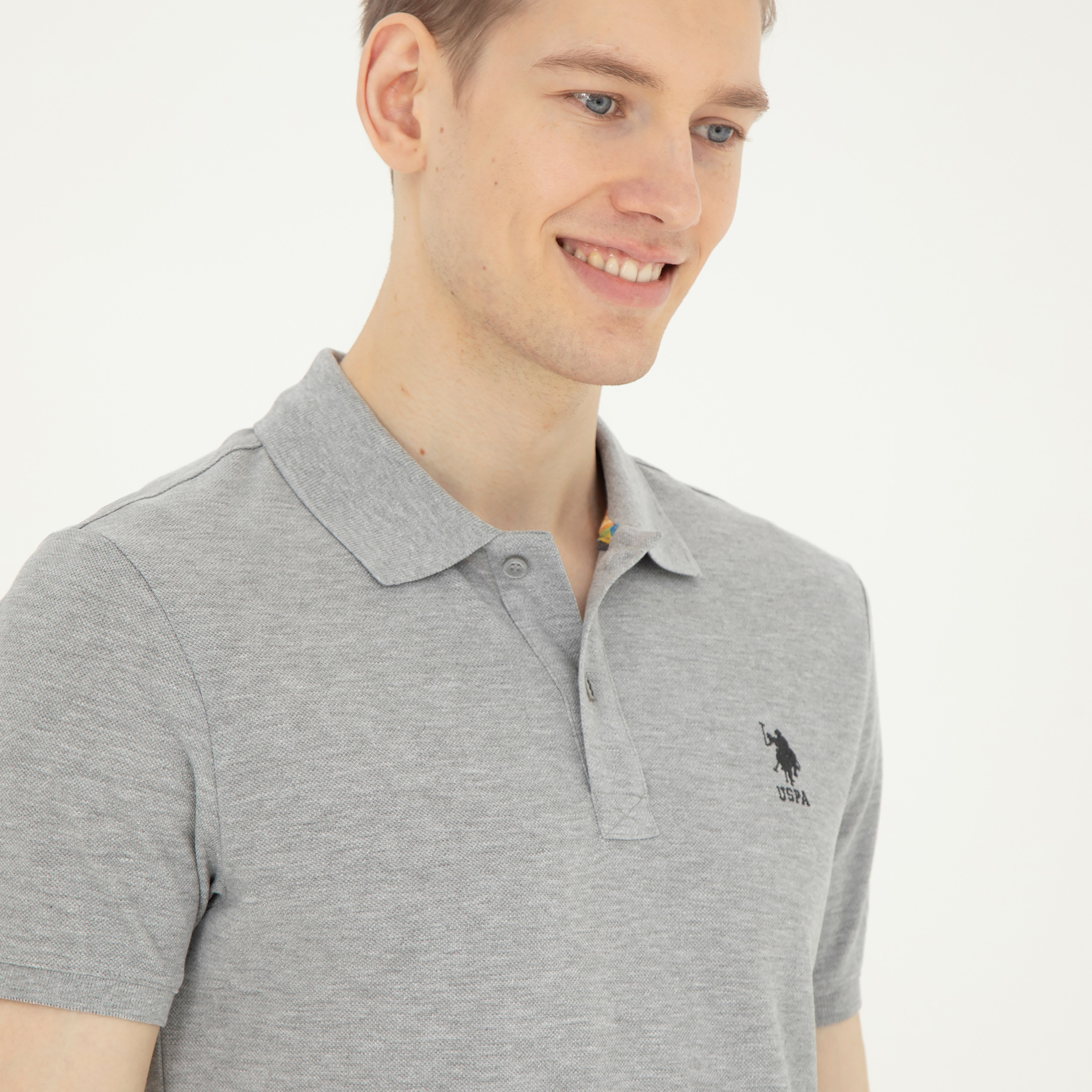 تيشيرت بولو بأكمام قصيرة بياقة بشعار مطرز بشعار U.S.Polo'Assn-men-clothing-tshirtsandpolos-polos-image-18
