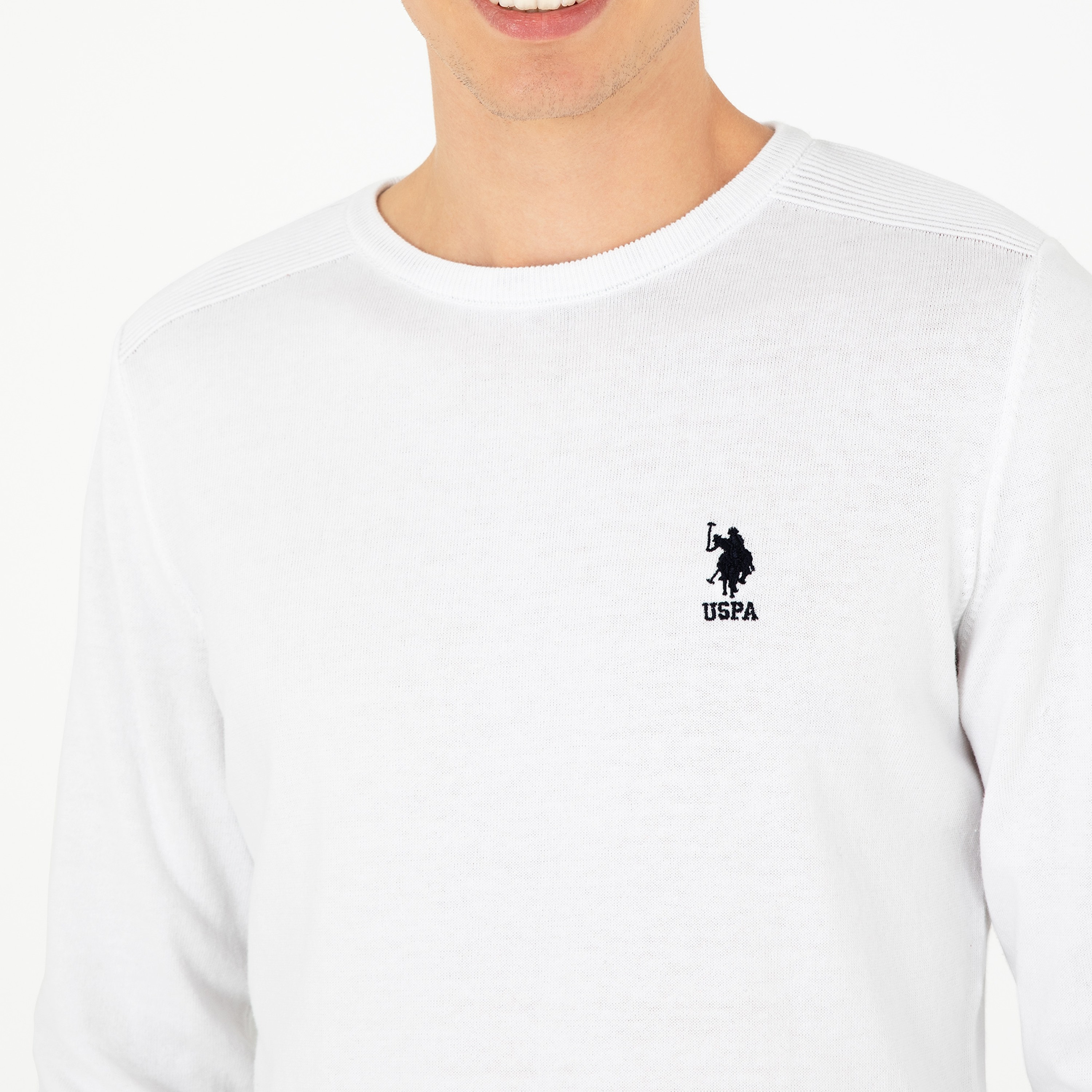 سترة رجالية برقبة دائرية سادة بأكمام طويلة من يو اس بولو-men-clothing-sweatersandpullovers-image-3