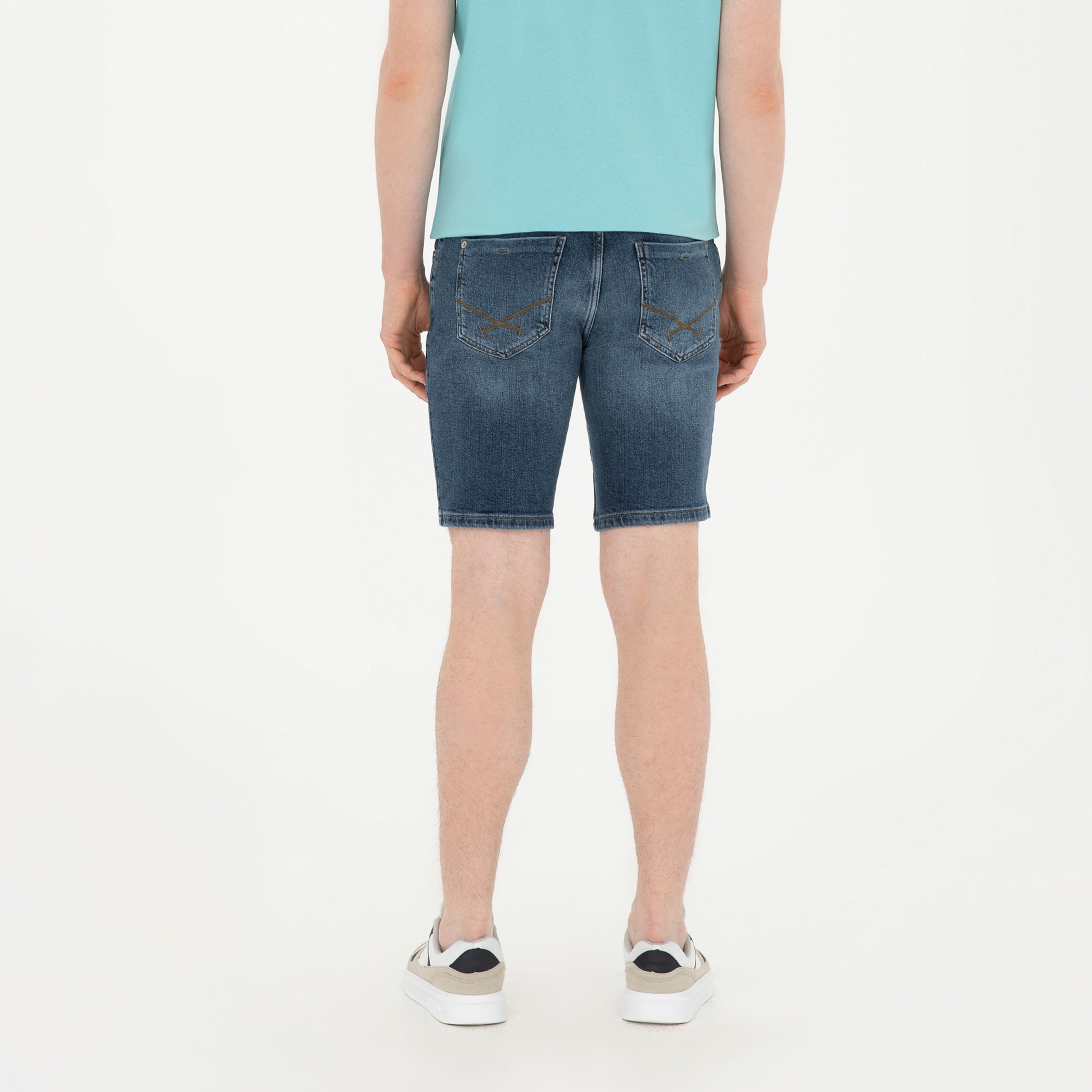 شورت جينز بسيط بزر متوسط الارتفاع وسحاب ذبابي من U.S.Polo'Assn-men-clothing-bottoms-shorts-image-4