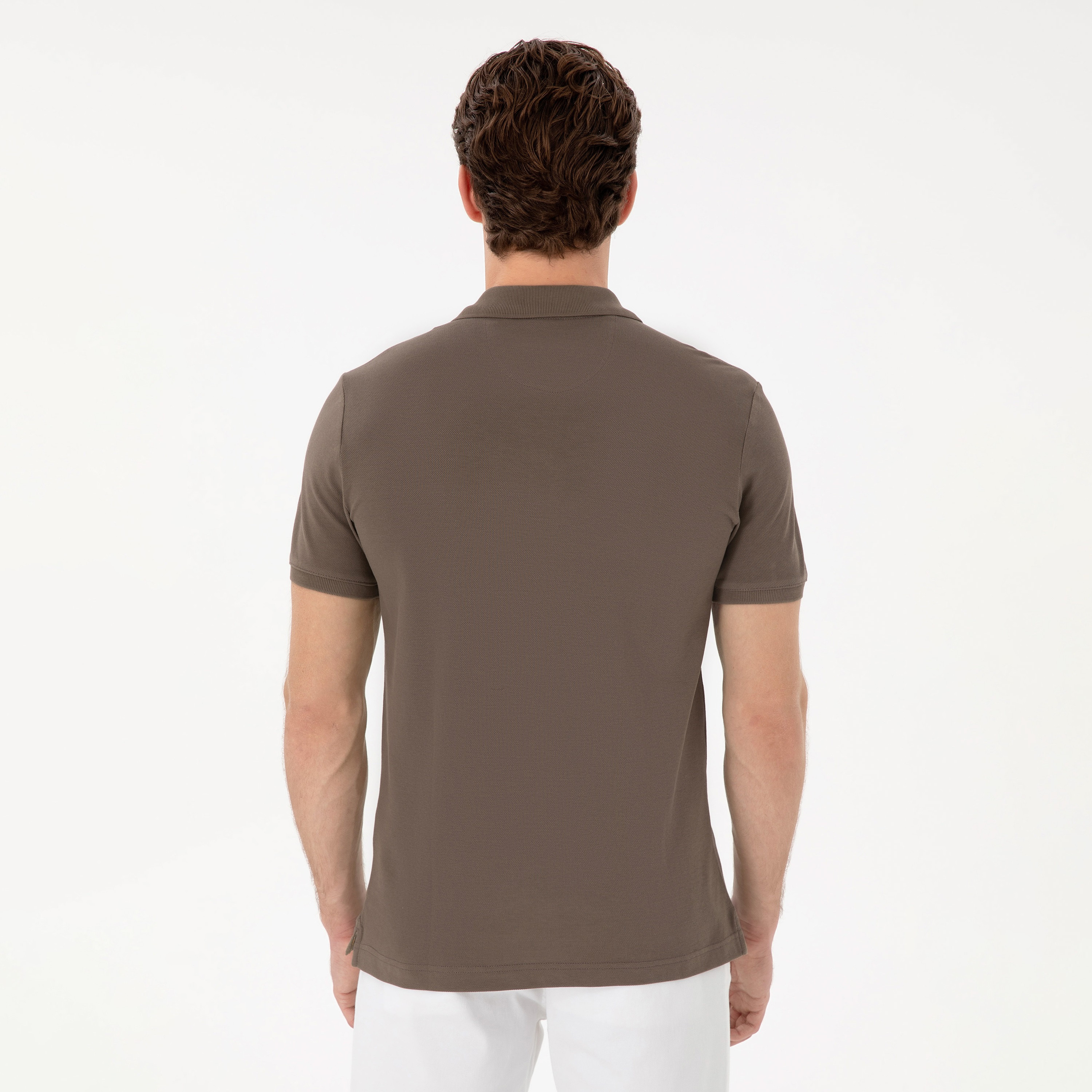 تي شيرت بولو رجالي، بقصة ضيقة وياقة سادة وأكمام قصيرة من يو إس بولو أسسن-men-clothing-tshirtsandpolos-polos-image-25