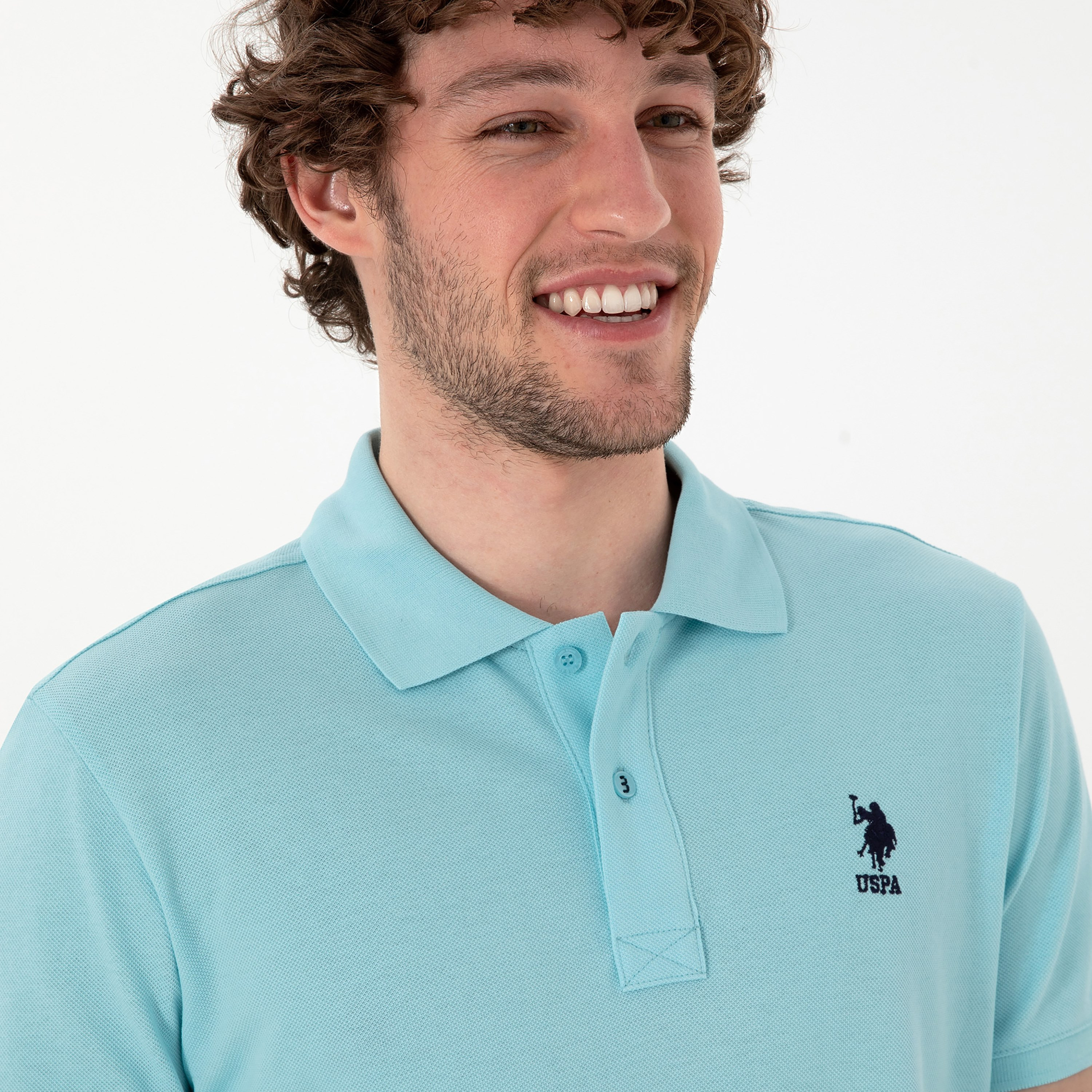 تي شيرت بولو رجالي، بقصة ضيقة وياقة سادة وأكمام قصيرة من يو إس بولو أسسن-men-clothing-tshirtsandpolos-polos-image-16