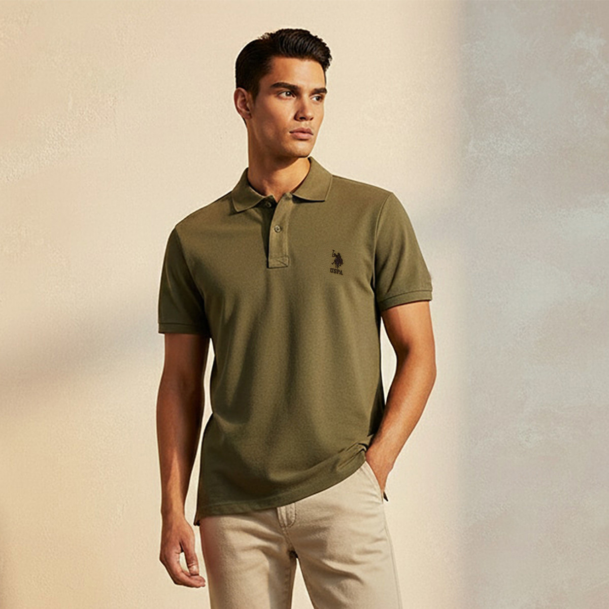 تي شيرت بولو رجالي، بقصة ضيقة وياقة سادة وأكمام قصيرة من يو إس بولو أسسن-men-clothing-tshirtsandpolos-polos-image-5