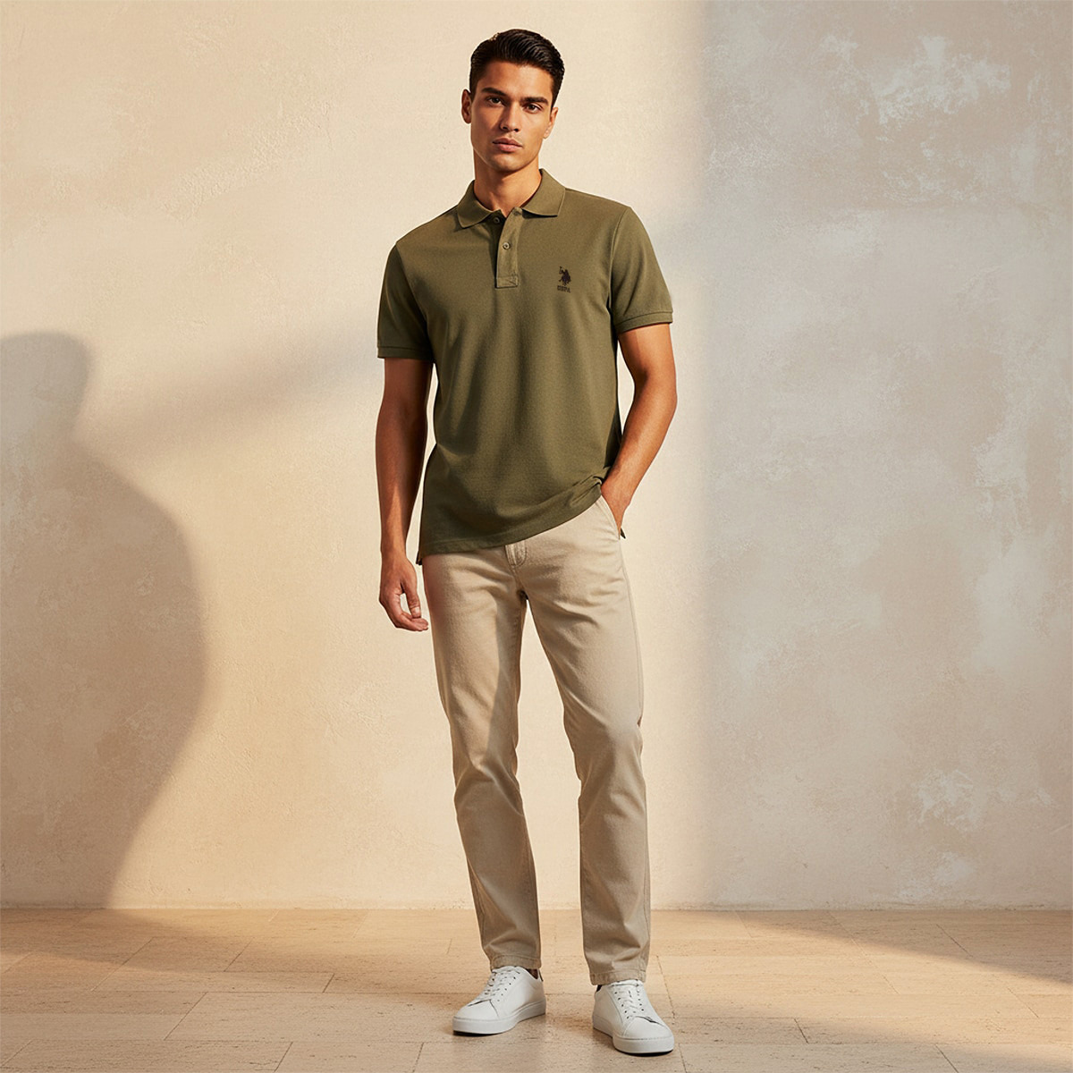 تي شيرت بولو رجالي، بقصة ضيقة وياقة سادة وأكمام قصيرة من يو إس بولو أسسن-men-clothing-tshirtsandpolos-polos-image-7