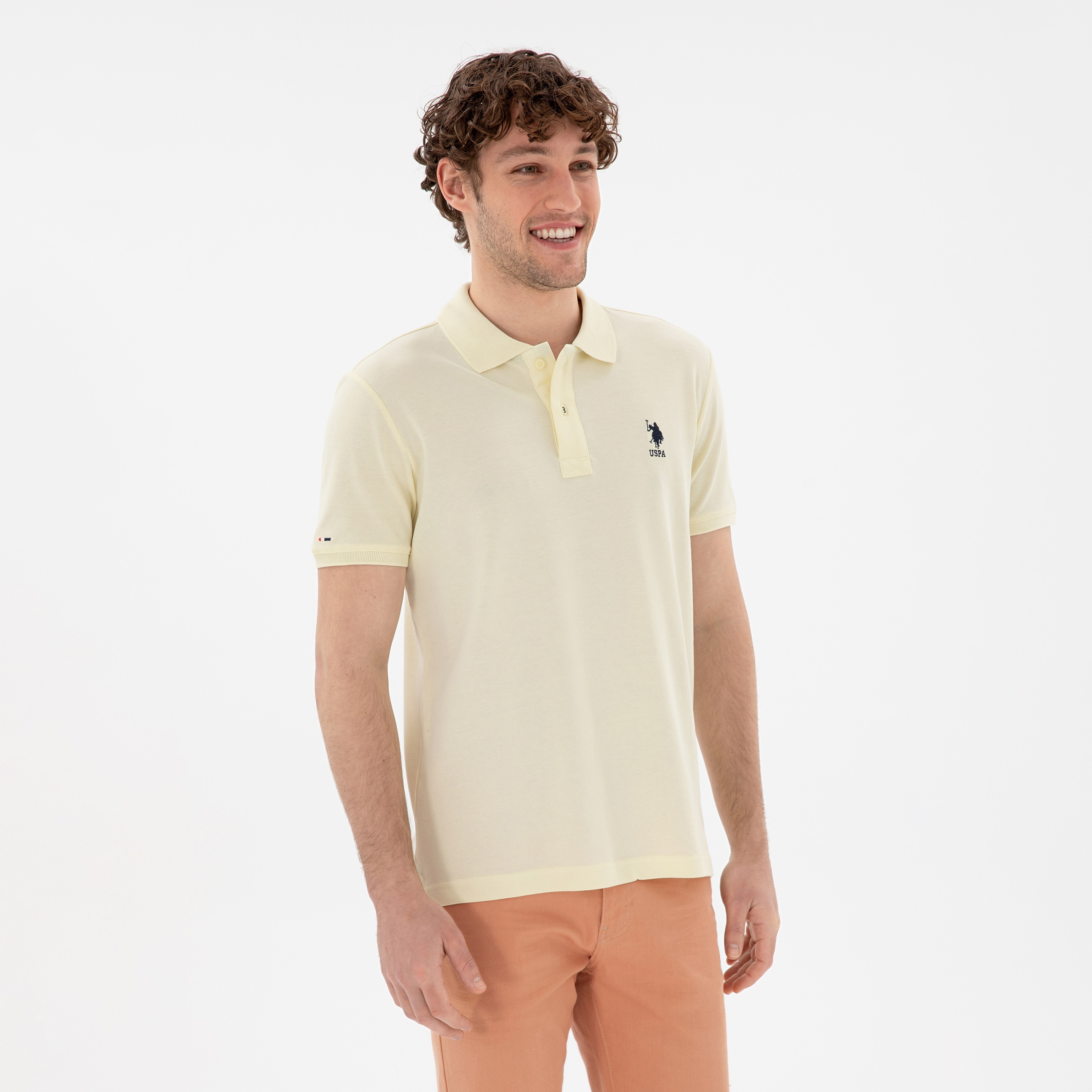 تي شيرت بولو رجالي، بقصة ضيقة وياقة سادة وأكمام قصيرة من يو إس بولو أسسن-men-clothing-tshirtsandpolos-polos-image-18