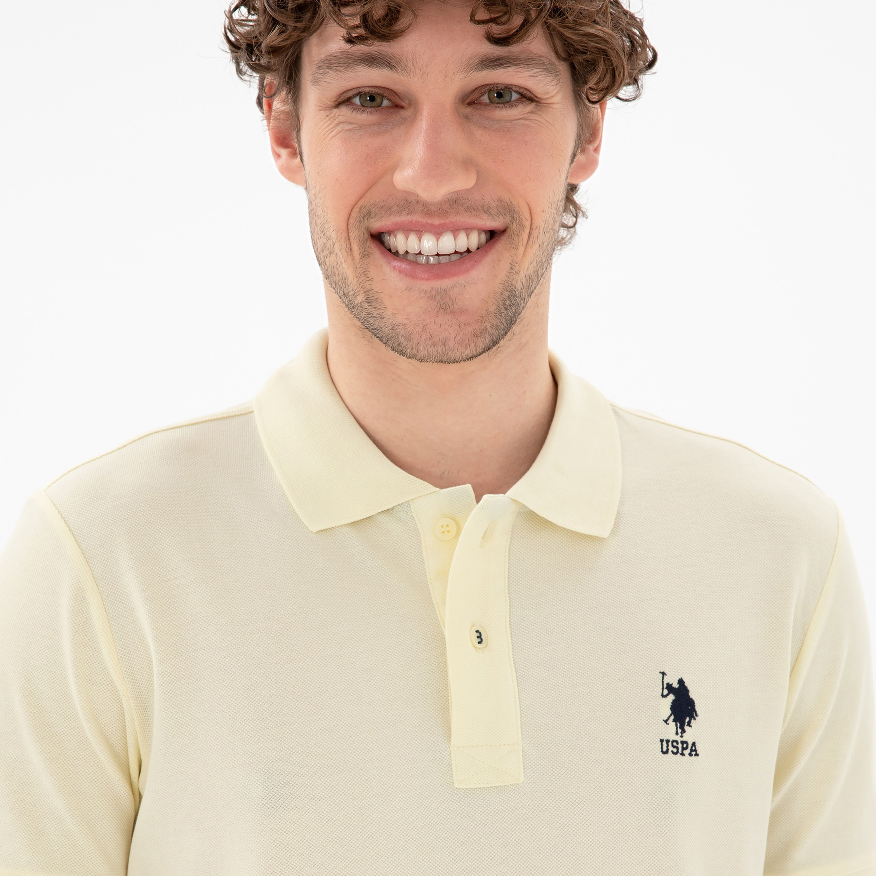 تي شيرت بولو رجالي، بقصة ضيقة وياقة سادة وأكمام قصيرة من يو إس بولو أسسن-men-clothing-tshirtsandpolos-polos-image-20