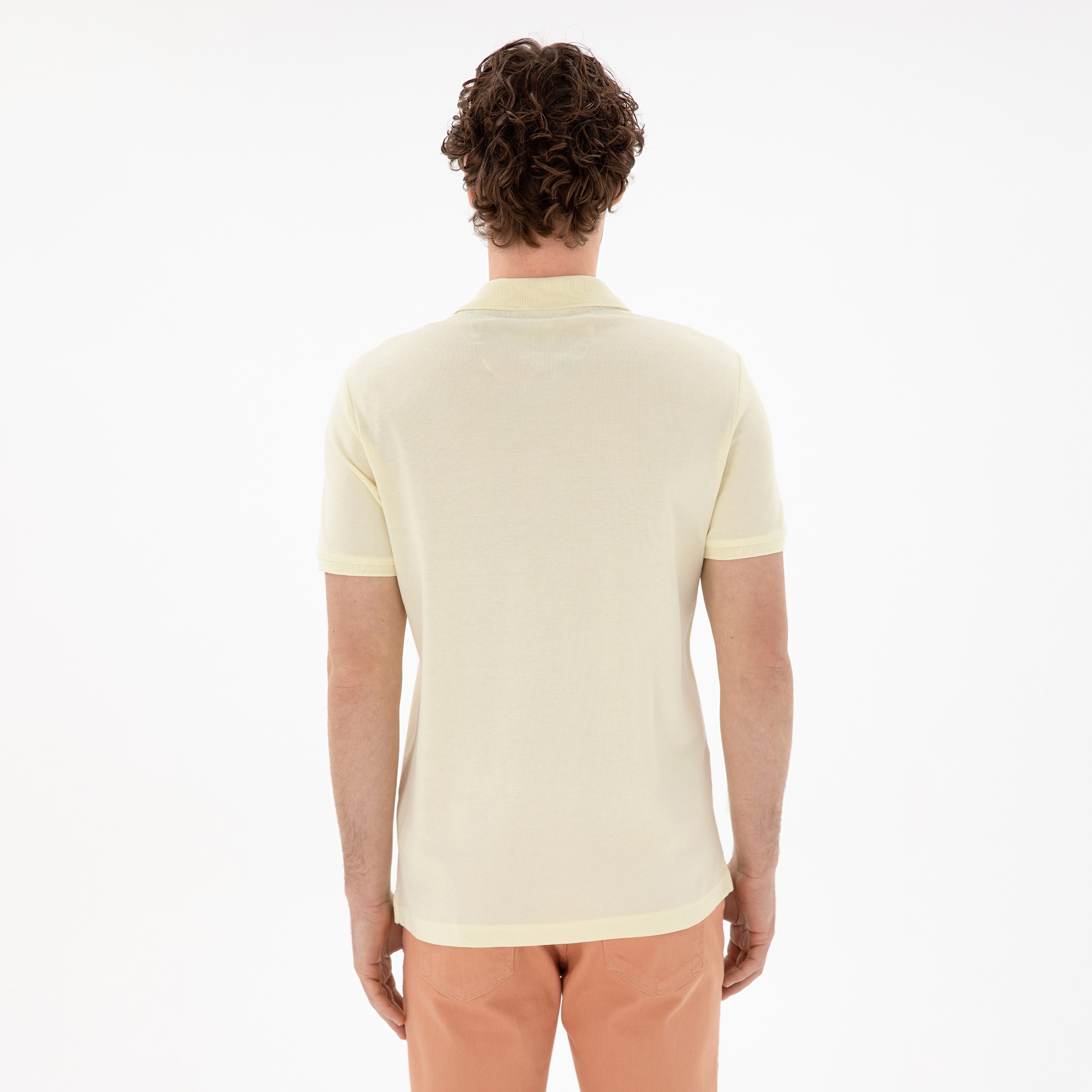 تي شيرت بولو رجالي، بقصة ضيقة وياقة سادة وأكمام قصيرة من يو إس بولو أسسن-men-clothing-tshirtsandpolos-polos-image-21