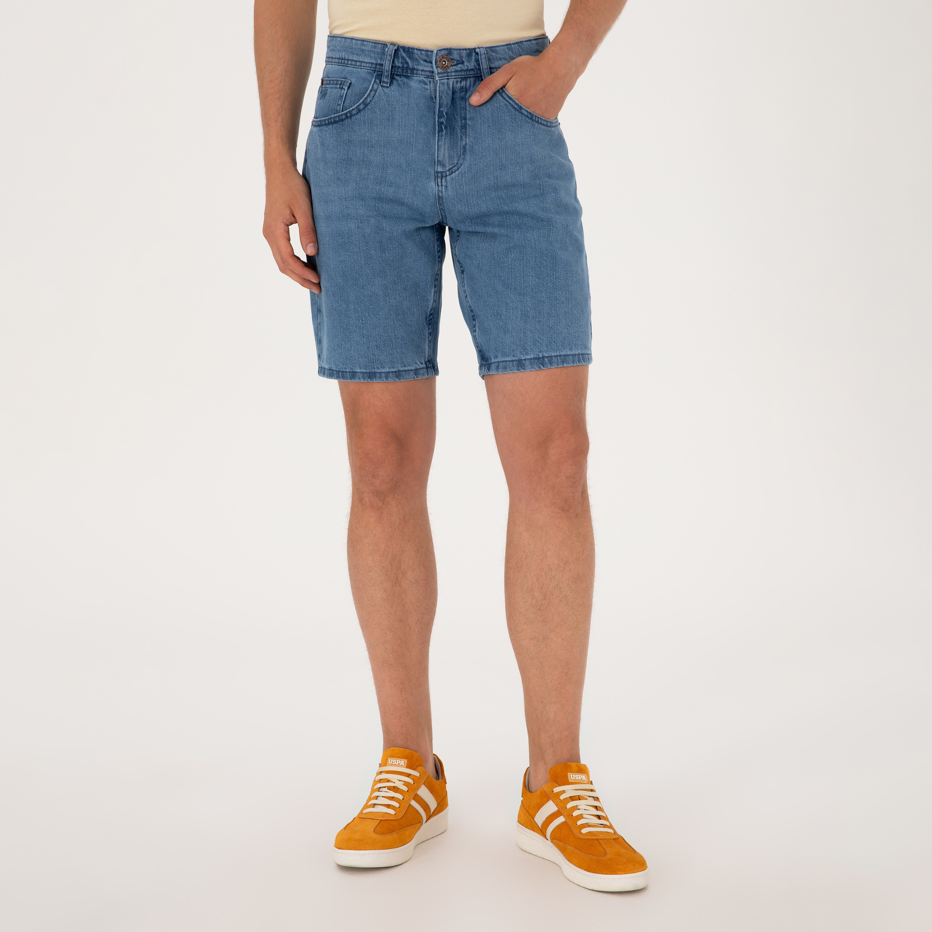 شورت رجالي من الدنيم بخصر متوسط الارتفاع وإغلاق بأزرار وسحاب من يو اس بولو-men-clothing-bottoms-shorts-image-1
