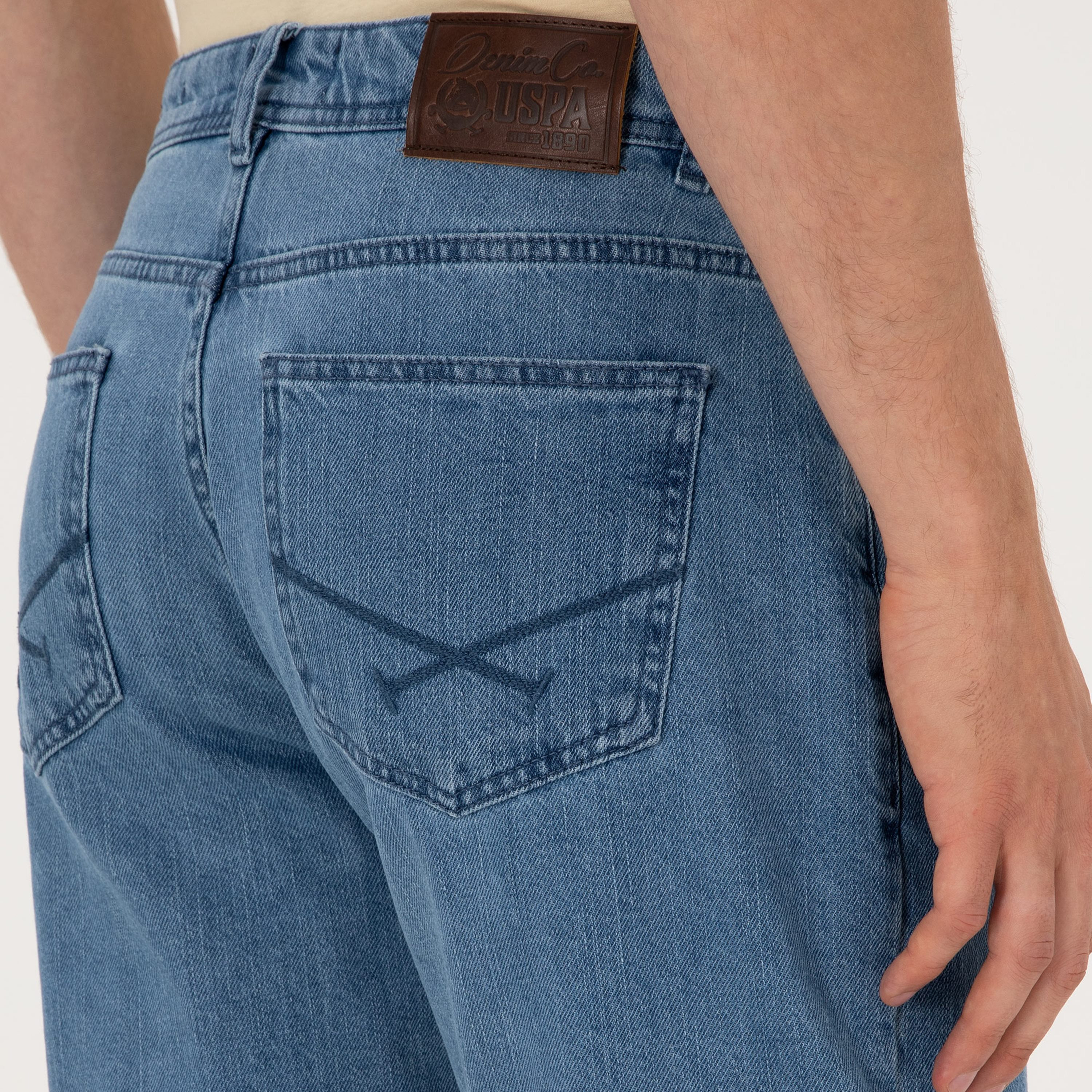 شورت رجالي من الدنيم بخصر متوسط الارتفاع وإغلاق بأزرار وسحاب من يو اس بولو-men-clothing-bottoms-shorts-image-6