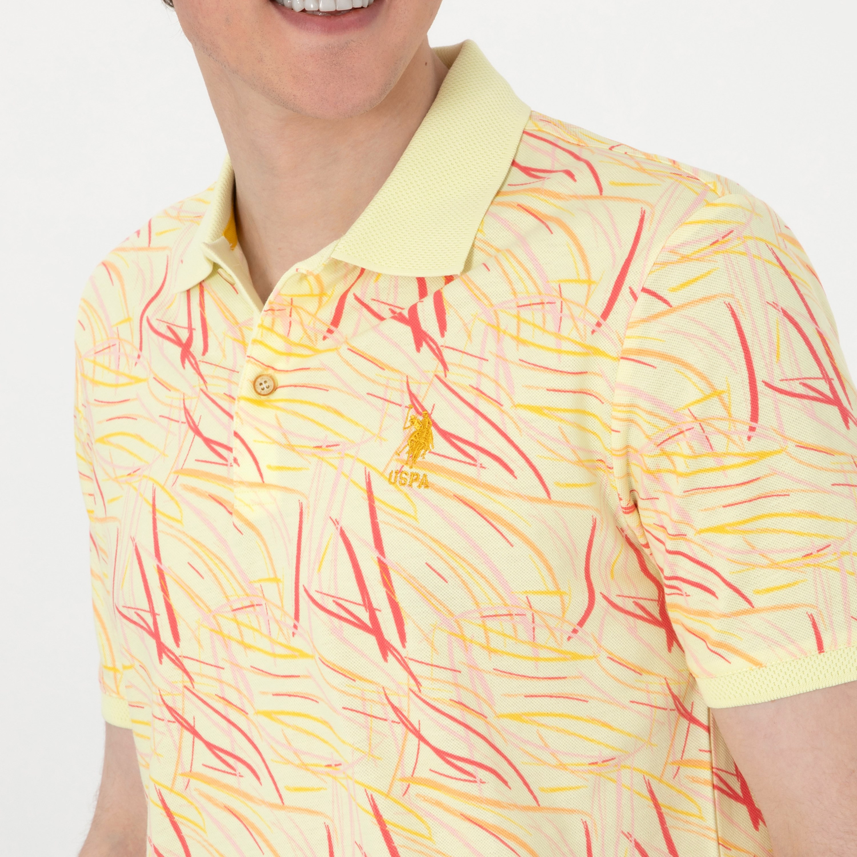 تيشيرت بولو رجالي بياقة وأكمام قصيرة بطبعة تجريدية من يو اس بولو-men-clothing-tshirtsandpolos-polos-image-3