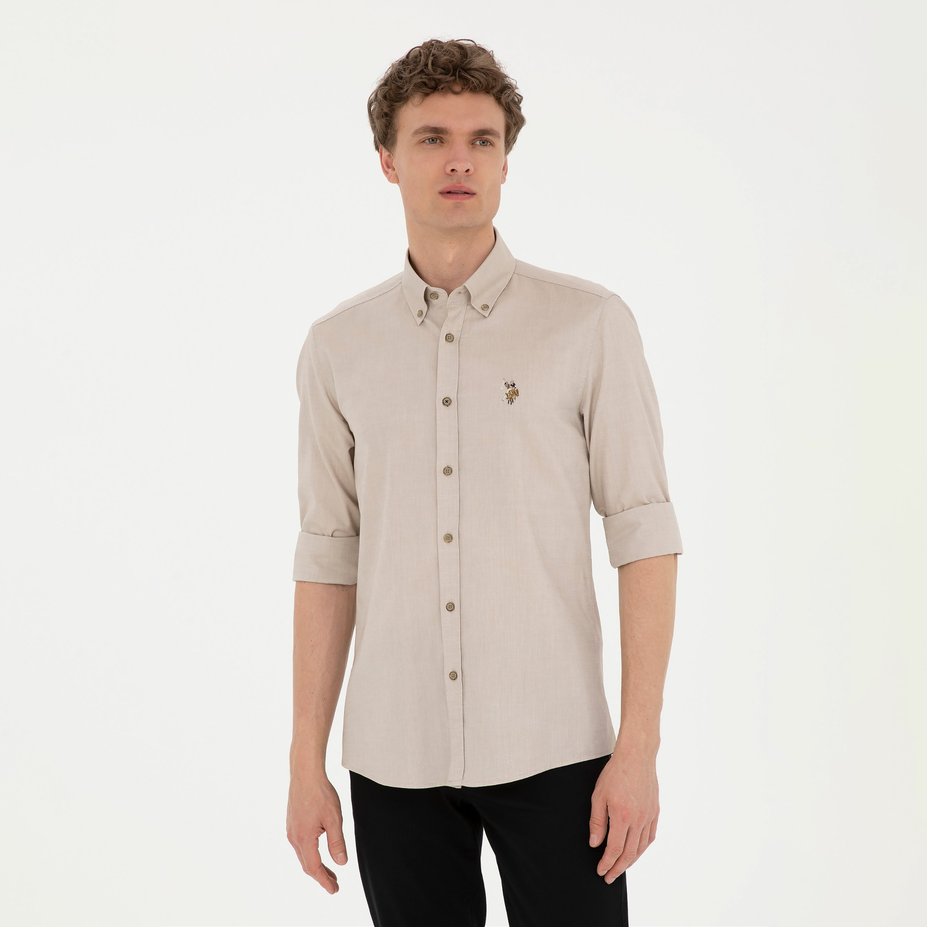 قميص رجالي بقصة ضيقة وياقة بزرار وأكمام طويلة سادة من يو إس بولو أسسن-men-clothing-shirts-image-1