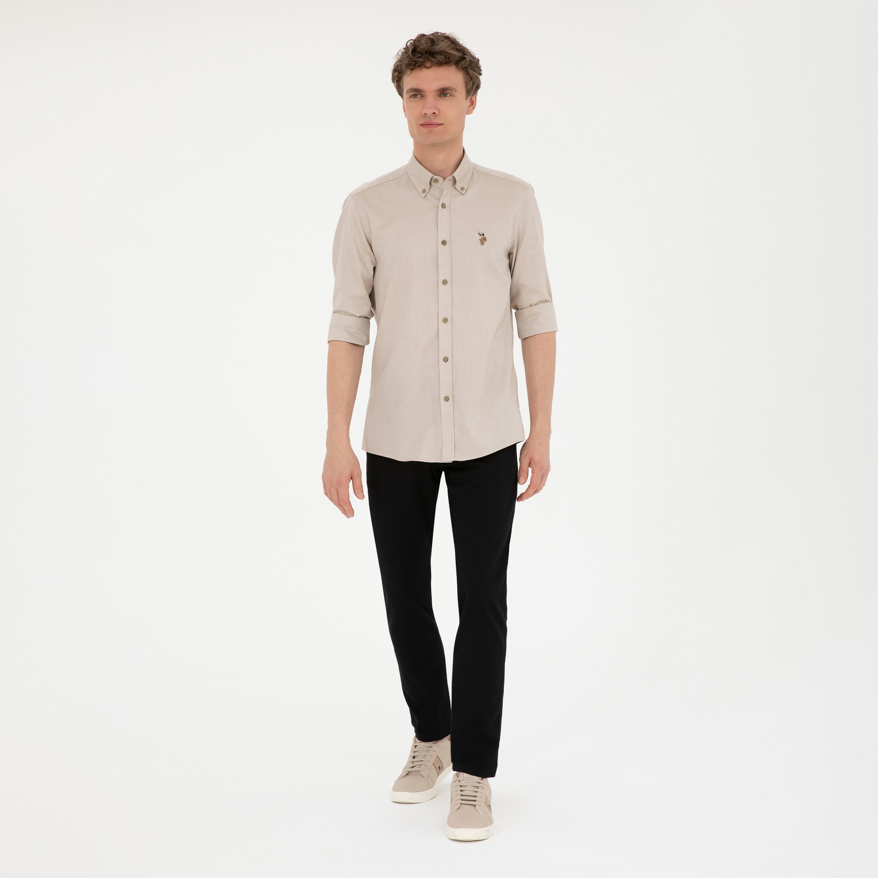 قميص رجالي بقصة ضيقة وياقة بزرار وأكمام طويلة سادة من يو إس بولو أسسن-men-clothing-shirts-image-3