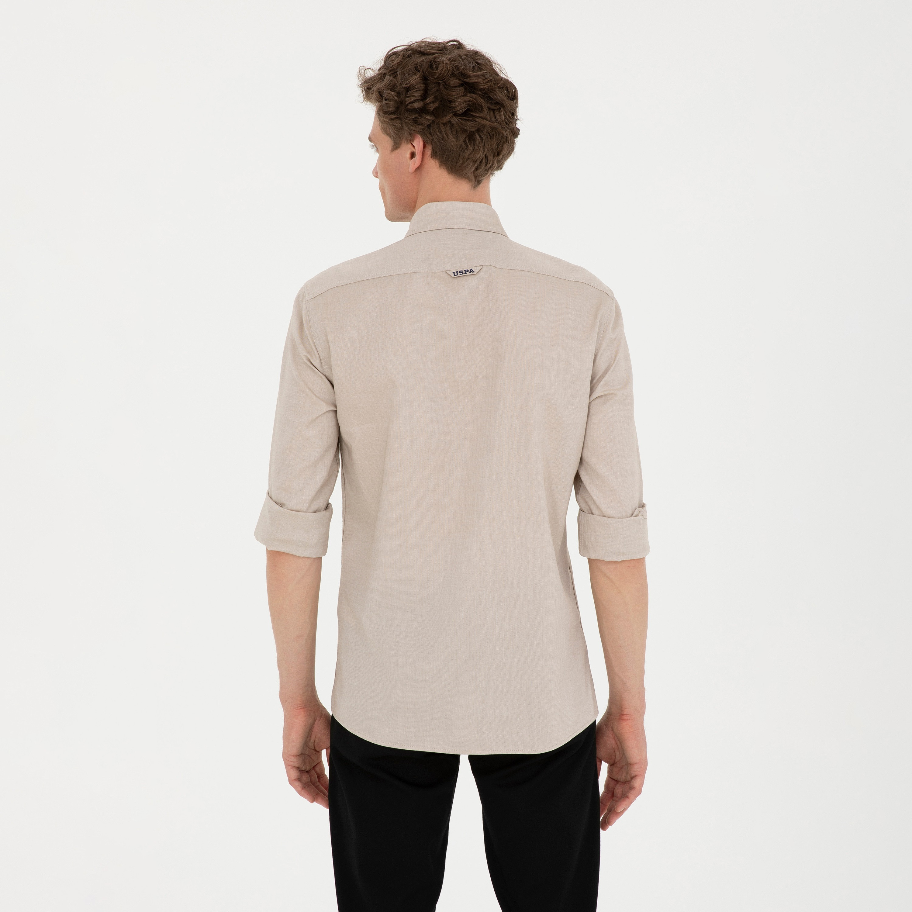 قميص رجالي بقصة ضيقة وياقة بزرار وأكمام طويلة سادة من يو إس بولو أسسن-men-clothing-shirts-image-4