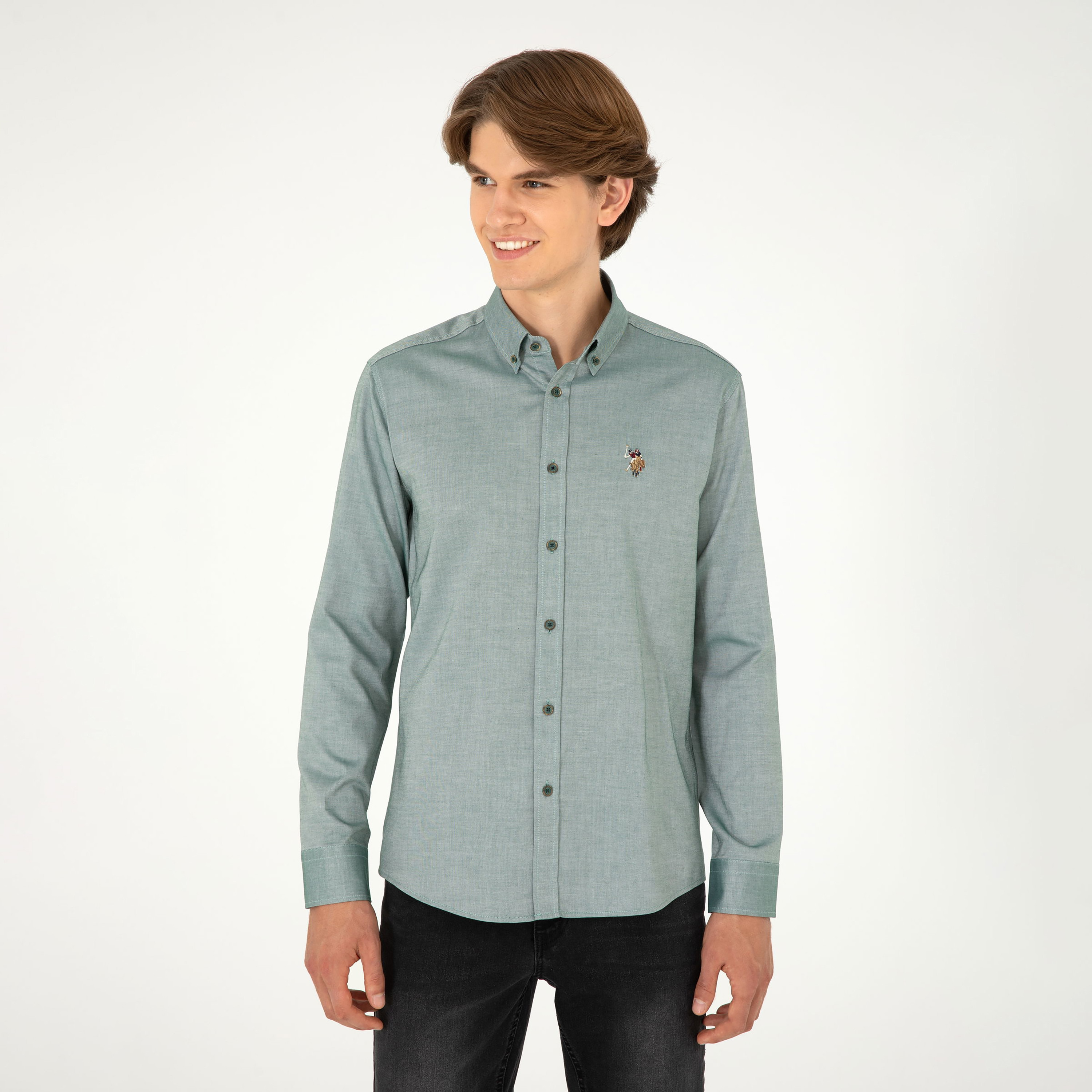 قميص رجالي بقصة ضيقة وياقة بزرار وأكمام طويلة سادة من يو إس بولو أسسن-men-clothing-shirts-image-9
